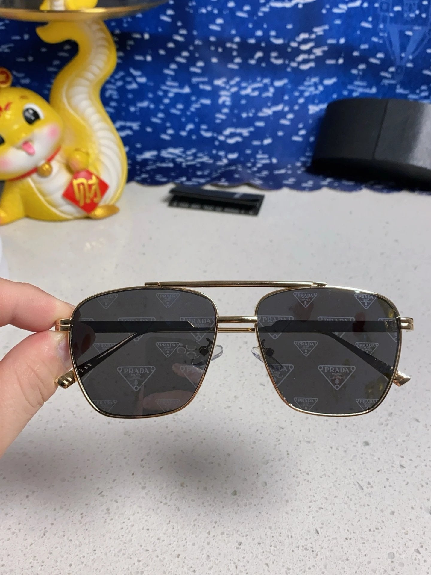PRADA Sunglasses Letter Logo Temple Sunglasses Slimming Non-Prescription Unisex Couple Style UV Protection Driving Beach Fishing25ss New Sports Casual Versatile