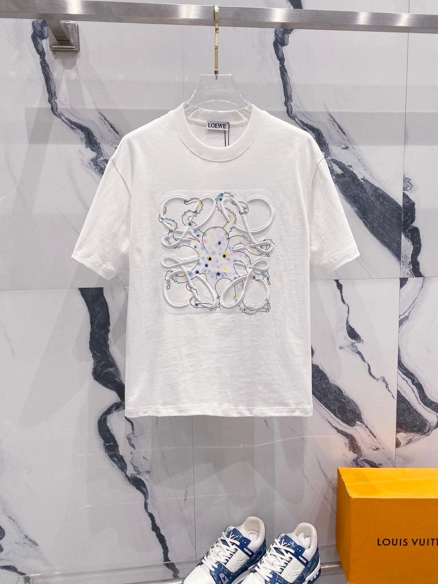 LOEWE T-shirt Embroidery Totem LOGO Joint Name Octopus Printed Logo round Neck Short Sleeve25ss New Pure Cotton Unisex Style T T-shirt OS Loose Fit Base Shirt Short Sleeve Top T-Shirt