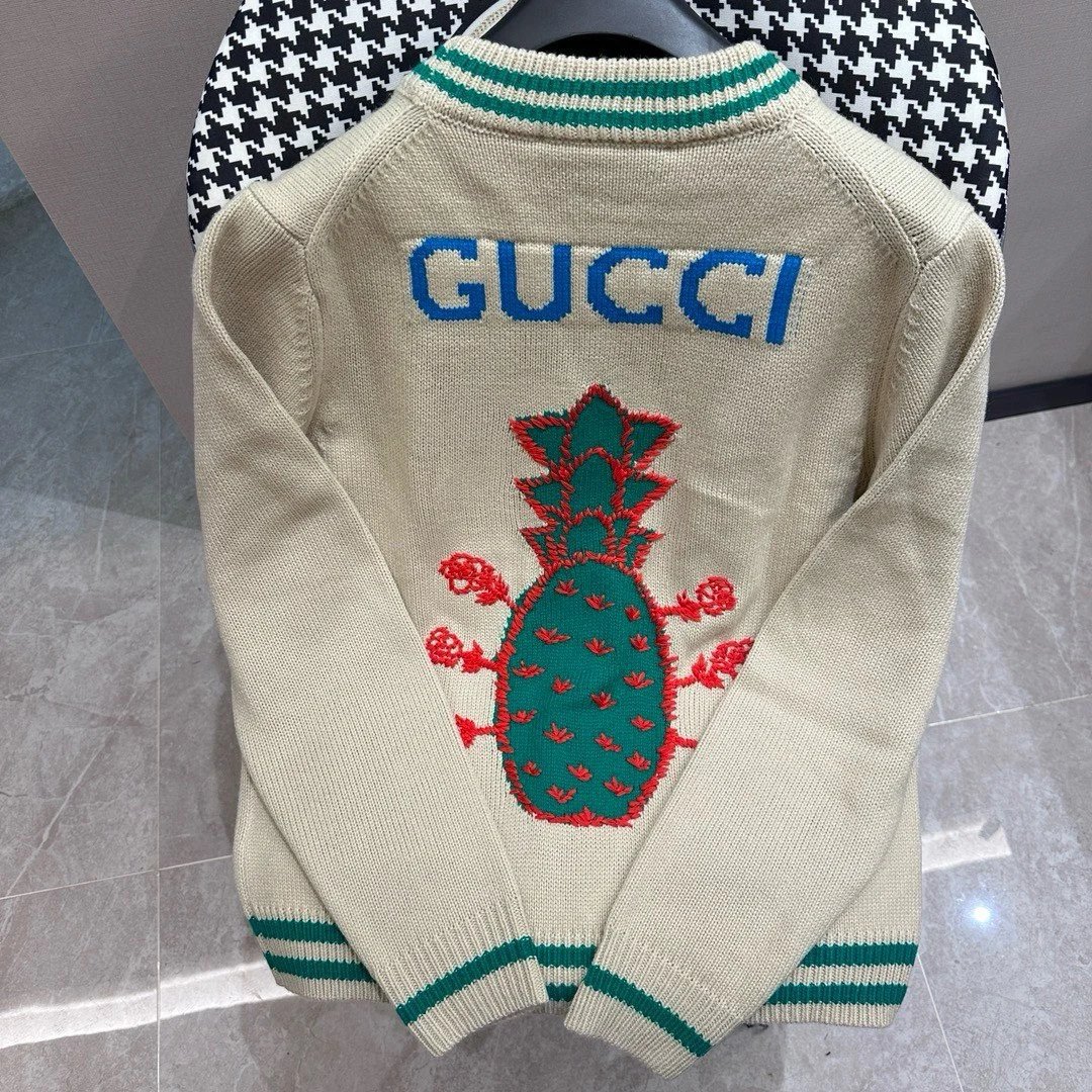 Gucci Sweater Pineapple Rose Knitted Cardigan Coat Men and Women Same Style Top Long Sleeve Soft Glutinous Idle Style OS Loose Fit Thickened Versatile Casual Wear for Both Inner and Outer Layering