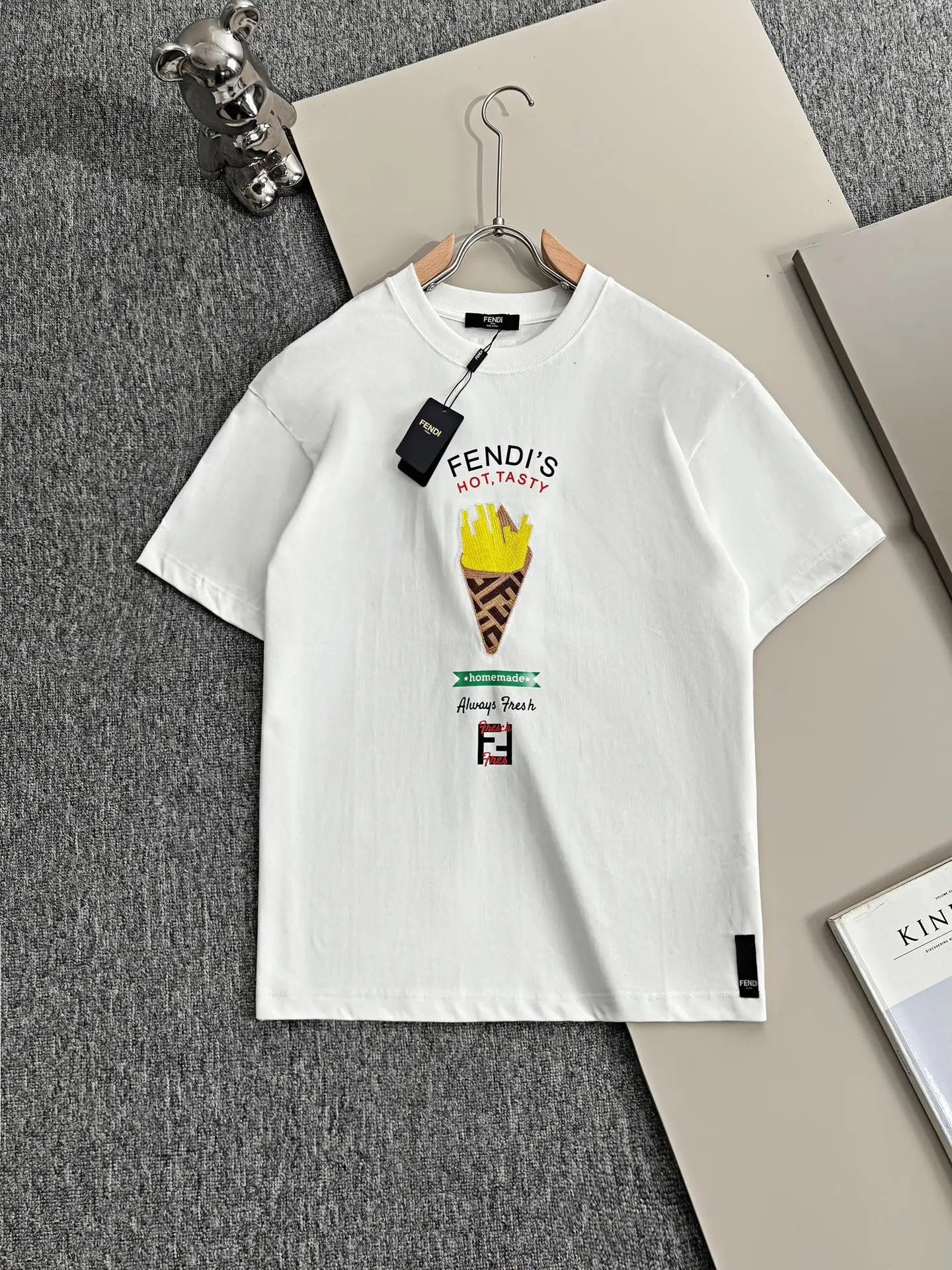 FENDI T-shirt Chest Sweet Cone Embroidery logo round Neck Short Sleeve25ss New Pure Cotton Unisex Style T T-shirt OS Loose Fit Base Shirt Half Sleeve T-Shirt Top Half Sleeve
