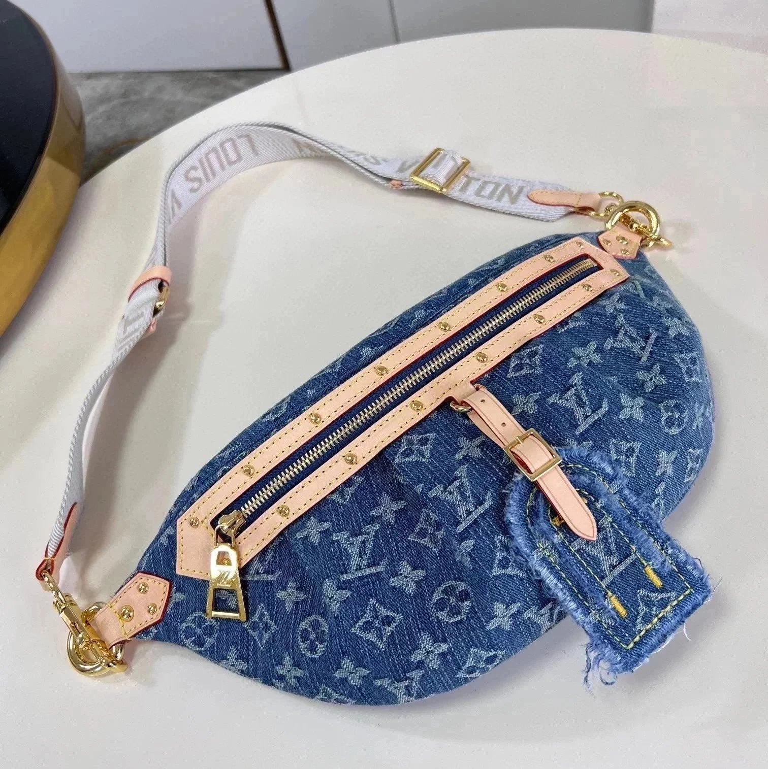 Louis Vuitton LV Women's Bag 2024Popular Retro Denim Denim Series Women's Bag Collection Onthego Tote Bag Shopping Bag Mummy Bag Shoulder Crossbody Bag HighRise Waist Bag Venice Backpack Backpack Schoolbag HillsPochette Underarm Bag Hand-Carrying Bag Carr