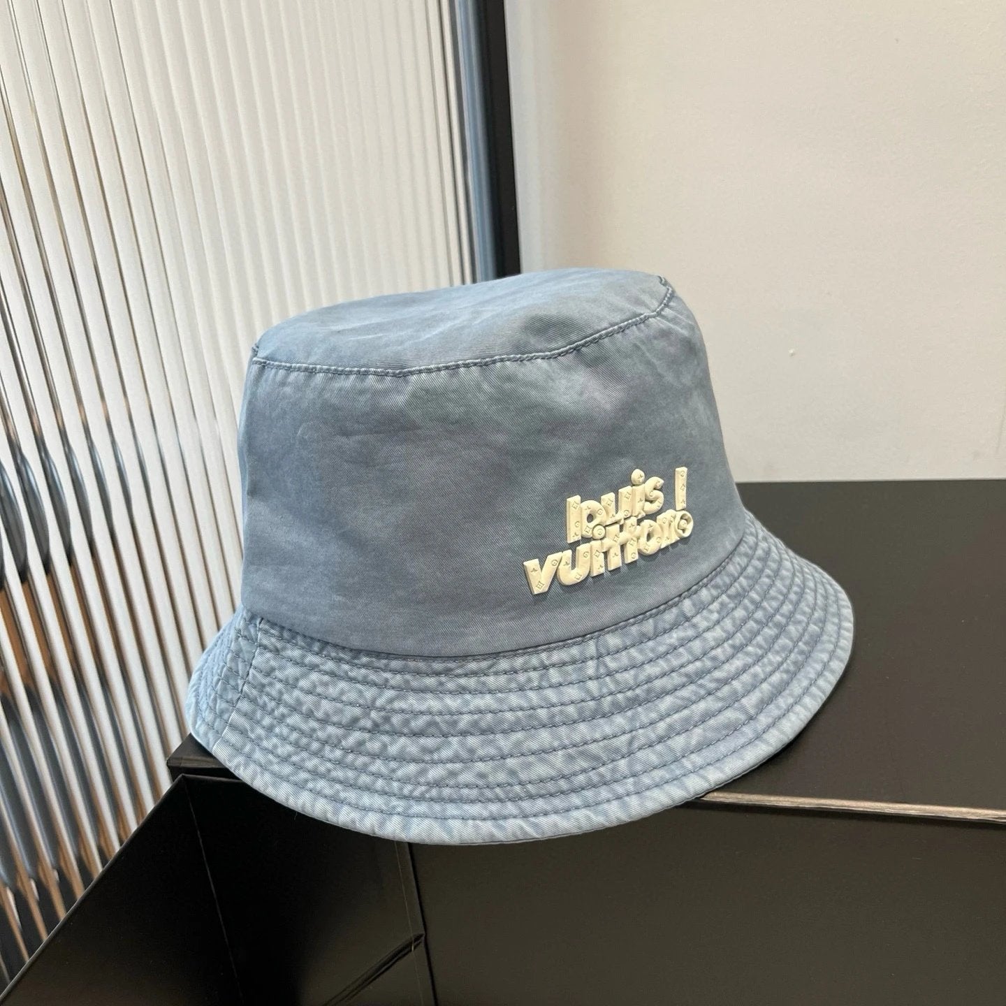 Louis Vuitton LV Hat Letter Patch logo Fisherman Hat Casual Sun Protection Outdoor Versatile UV Protection Plain Face Covering Sun Hat Flat Top Bucket Hat
