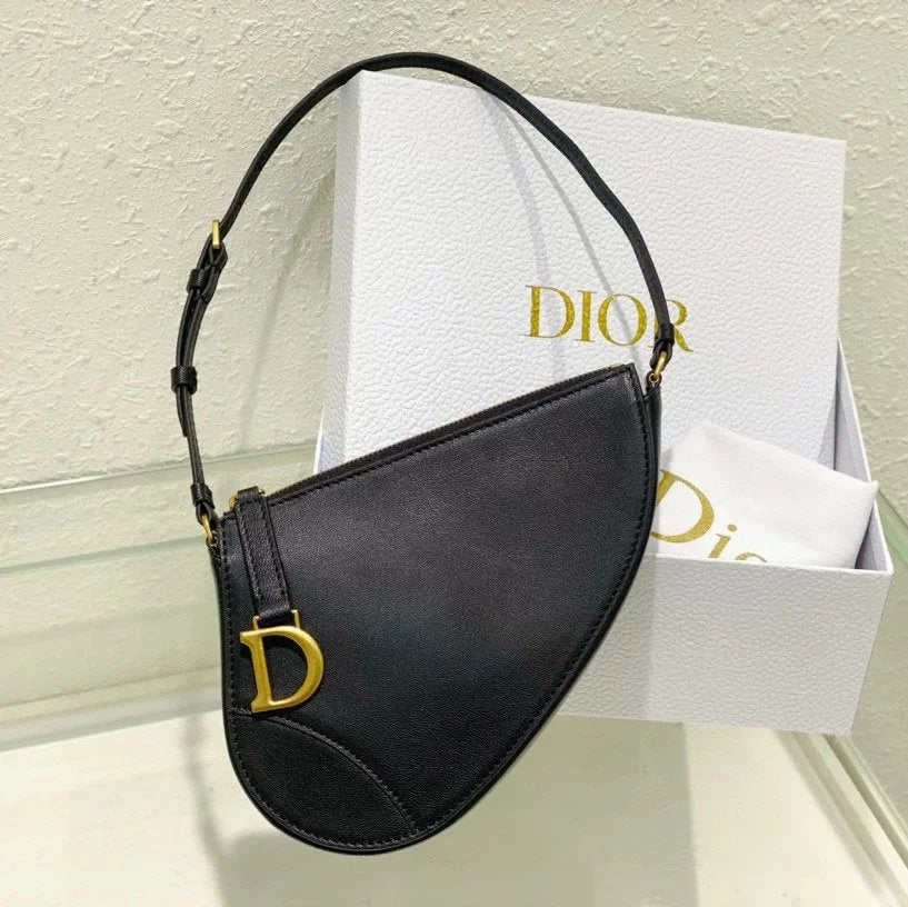 Dior Women's Bag Top version New saddle bag2024Early Spring Series New Saddle Bag Clutch Vintage Gold Stirrup D Pendant Daily Commuter Women's Bag Underarm Bag