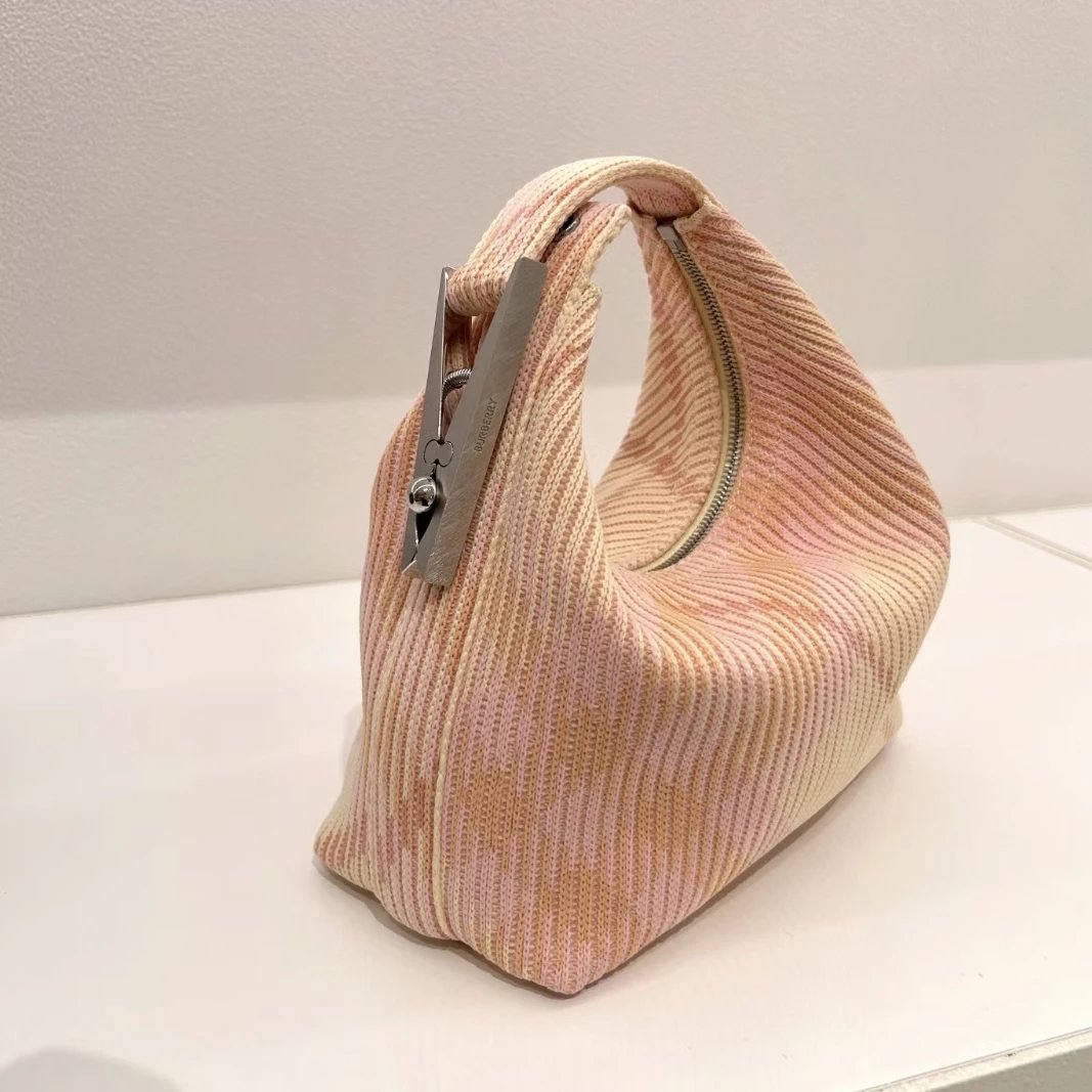 Burberry Women's Bag Top version Level Surrogate Shopping2024Summer New Clip Bag Italian Knitted Classic Plaid Self-Weight Light Imported Clothespin Style Hardware Hanging Buckle Engraved logo Women's Fashion Trendy Bags Lunch Box Bag Underarm Bag