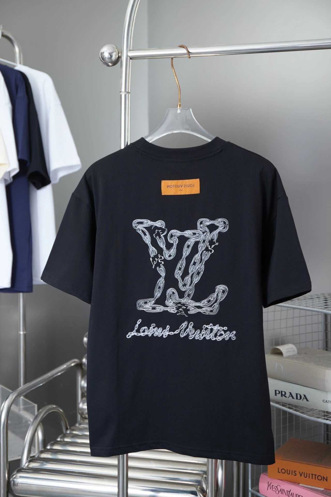 Louis Vuitton LV T-shirt 25SS Early Spring New Style Pin Floral Embroidery Logo Round Neck Short Sleeve Pure Cotton Unisex T T-shirt OS Loose Fit Base Shirt Summer Casual Simple T-Shirt