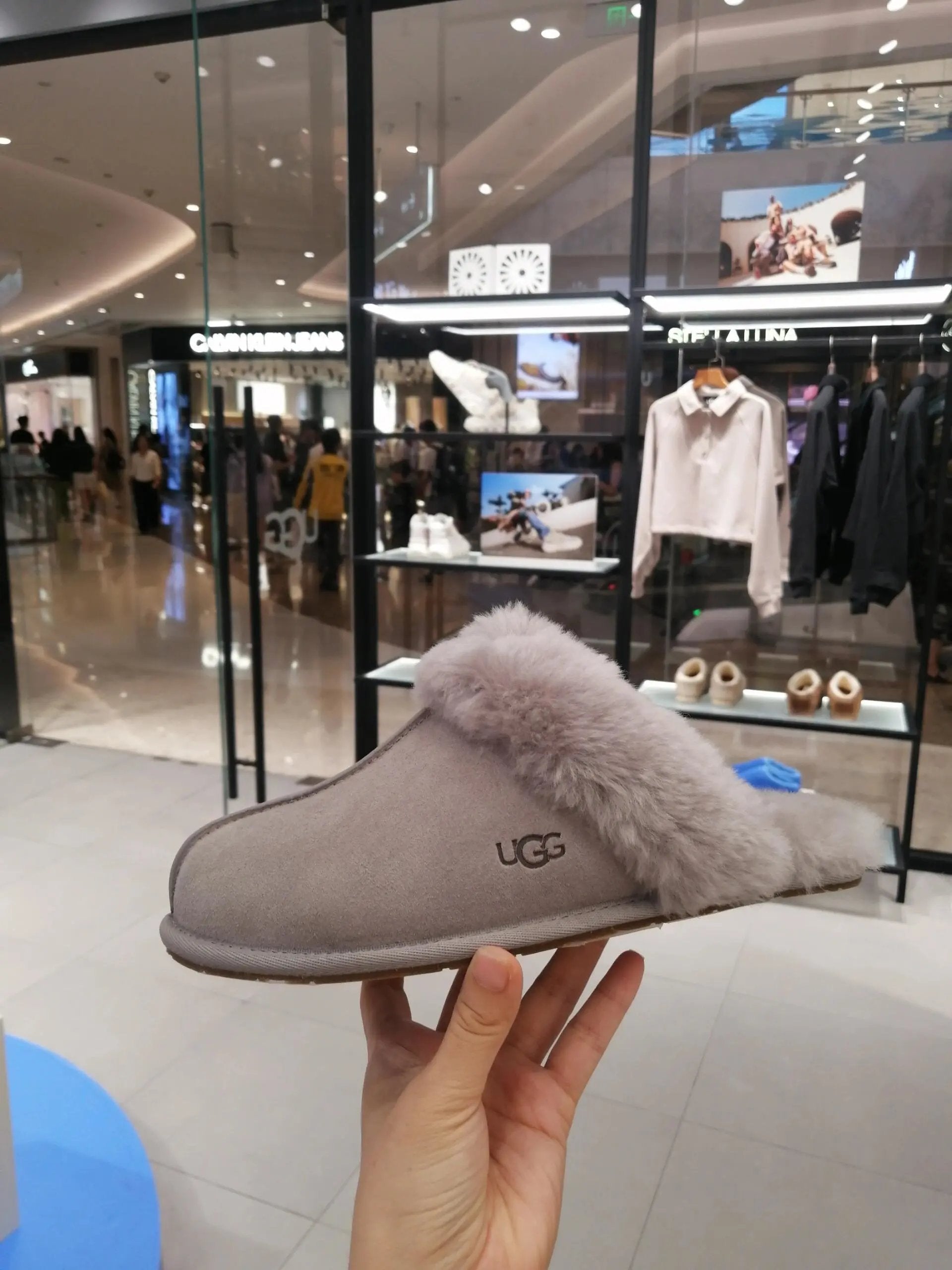 UGG Slippers 2024Autumn and Winter New Women's Toe-Covered Slippers Warm Leisure Furry Home Thin Bottom Slippers