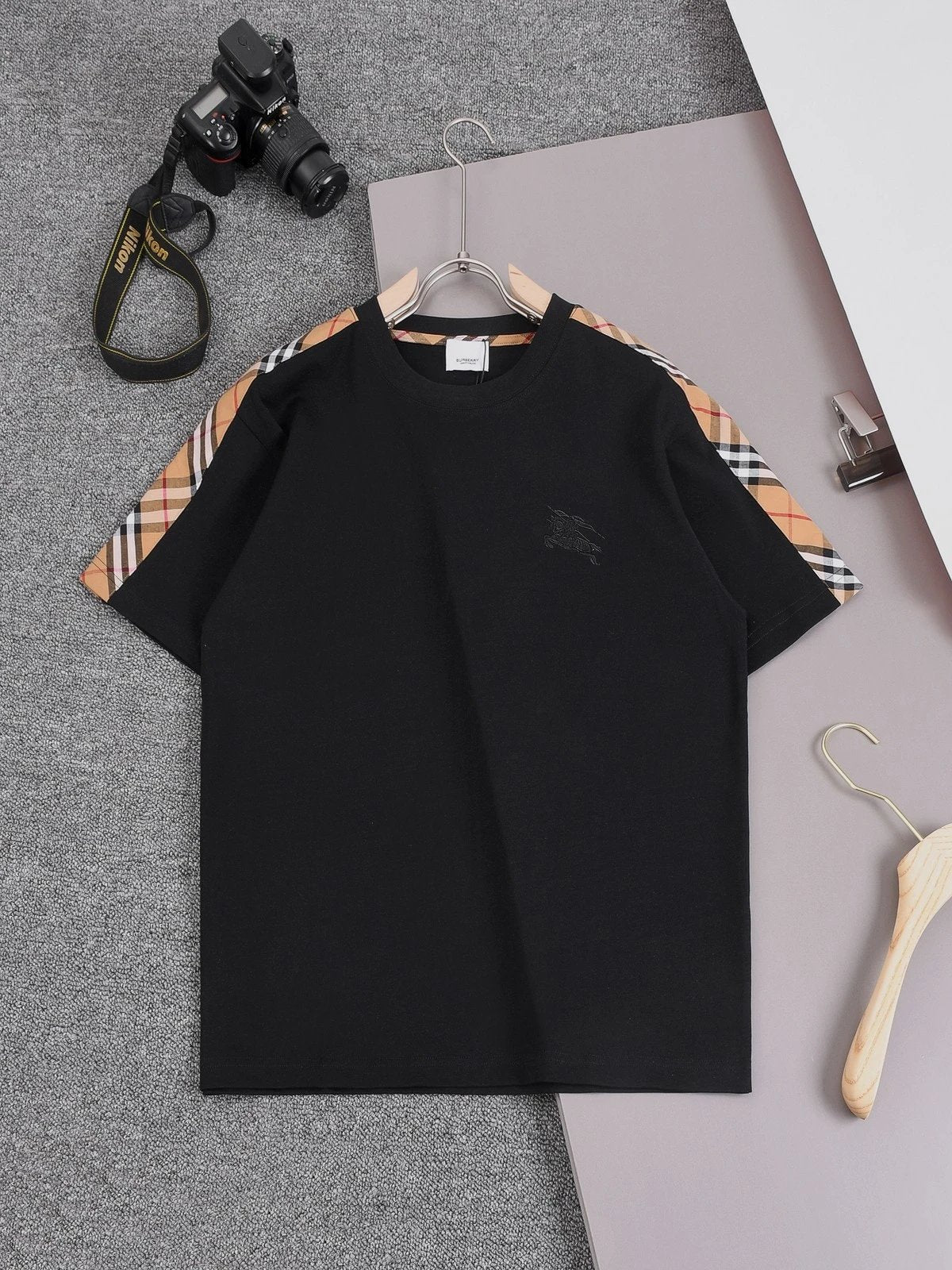 Burberry T-shirt Embroidery Logo Shoulder Patch Plaid Round Neck Short Sleeve25ss New Pure Cotton Unisex Style T Casual T-Shirt Base Layer Shirt OS Loose design