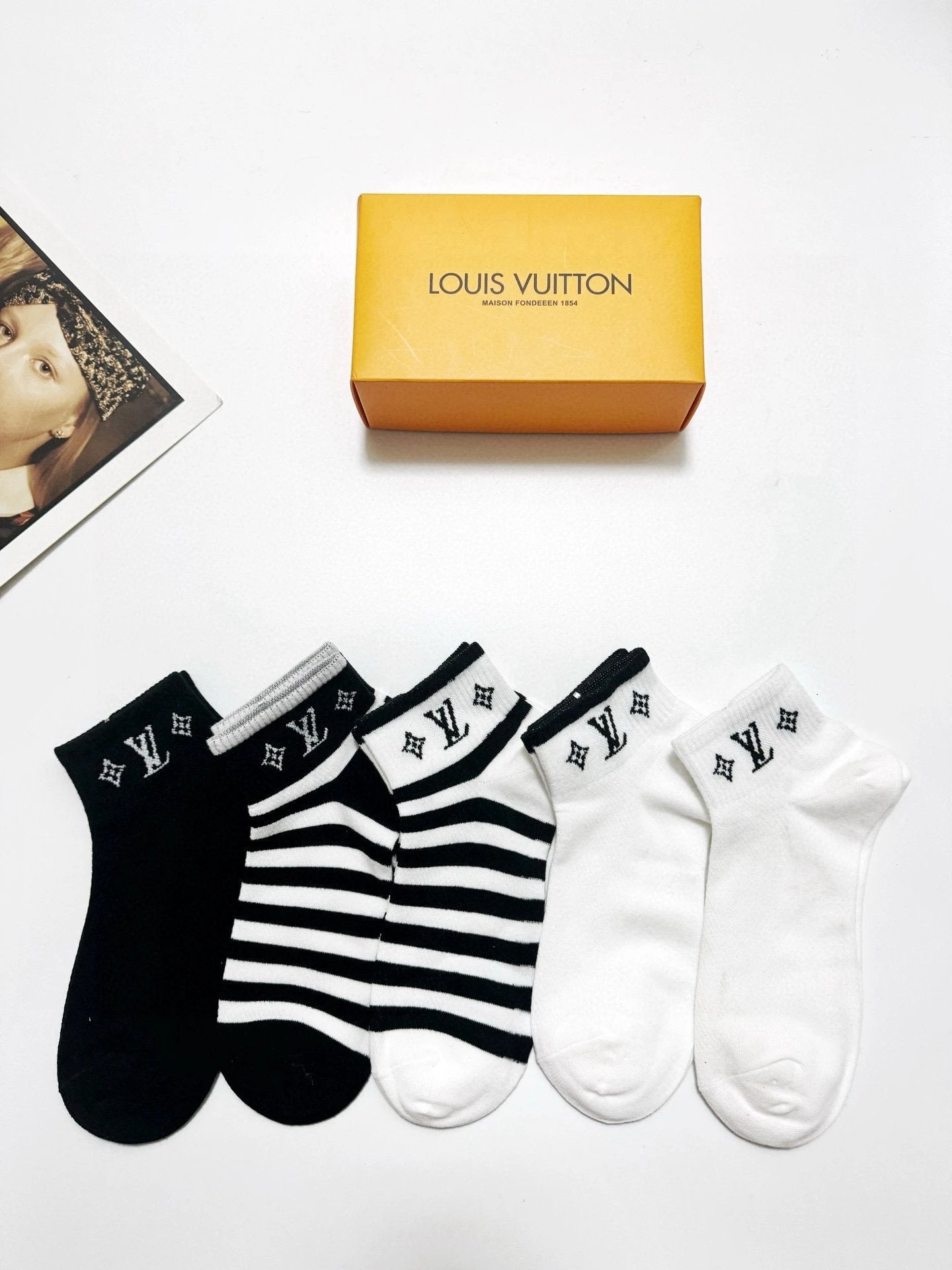 Louis Vuitton LV Sock 【a Box5Double】Classic Letters logo Breathable and stylish pure cotton25ss New Short Cotton Socks Spring Summer Autumn Thin Business Deodorant Sweat-Absorbing Sports Casual Versatile