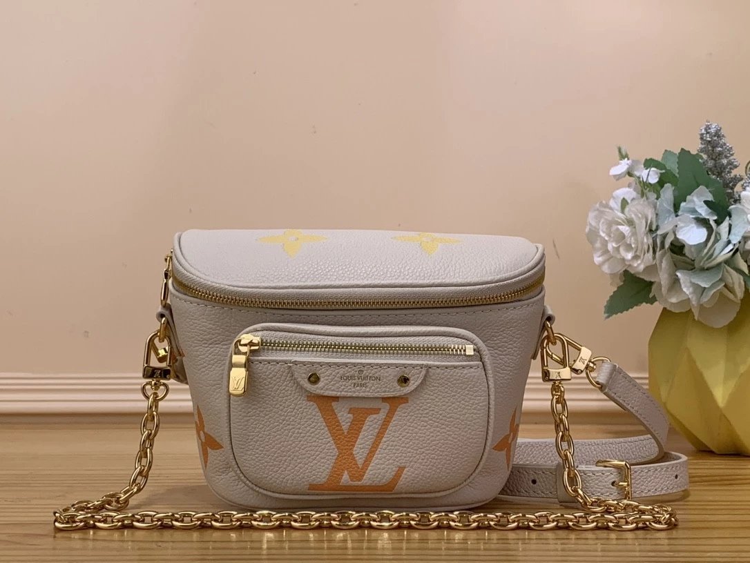Louis Vuitton LV Women's Bag Top version M82347Presbyopic Chain Bag Waist Bag Series M82208Pink Apricot Cattle Leather Bag Underarm Bag Shoulder Bag Crossbody Bag Chain Pouch Backpack