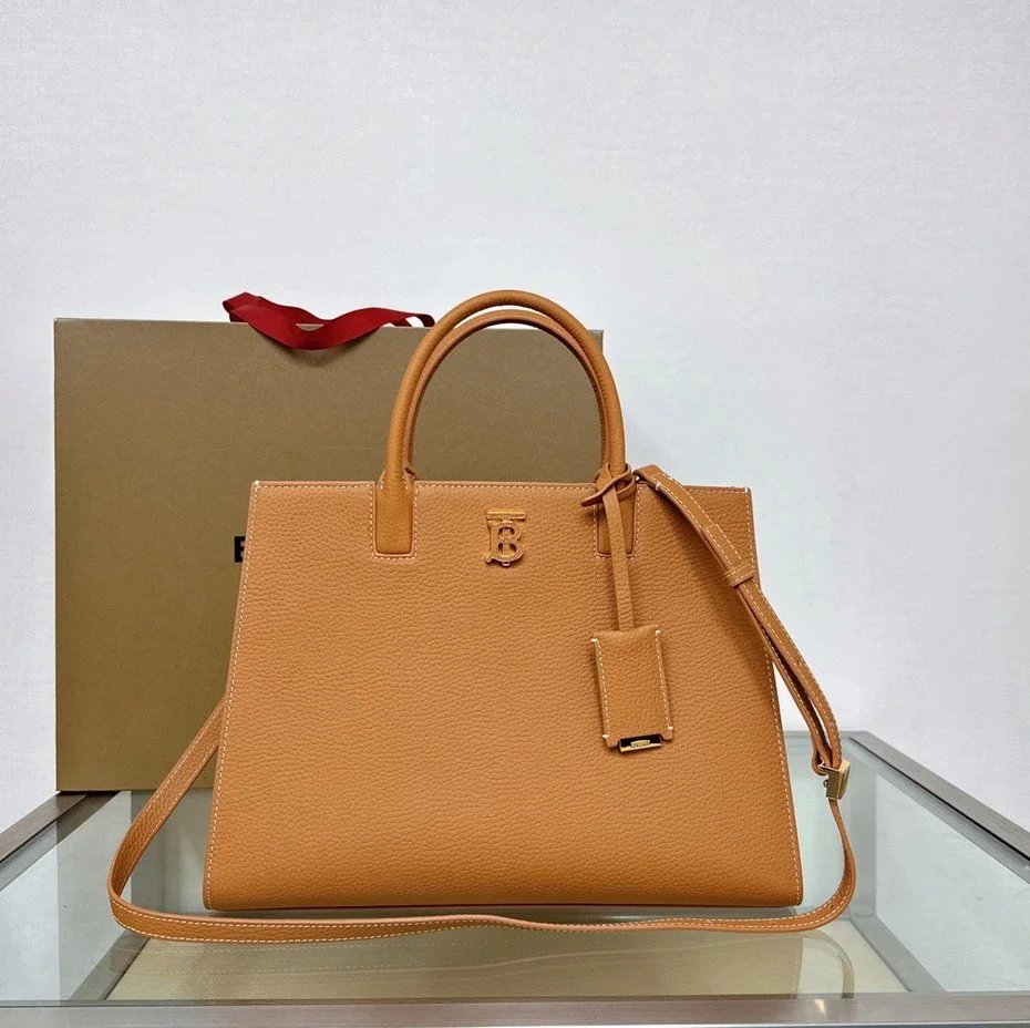 Burberry Women's Bag Top version 【Original Leather Surrogate Shopping Edition】Autumn and Winter New Women's Clothes Tote Bag Latest Version Tote Tote Bag Women's Shopping Bag Vegetable Basket Bag Portable Briefcase Thomas Exclusive Identification.