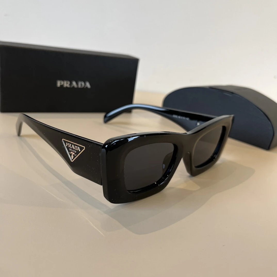 PRADA Sunglasses Triangle Logo Temple Sunglasses Slimming Non-Prescription Driving Beach Fishing Unisex Couple Style UV Protection25ss New Sports Casual Versatile