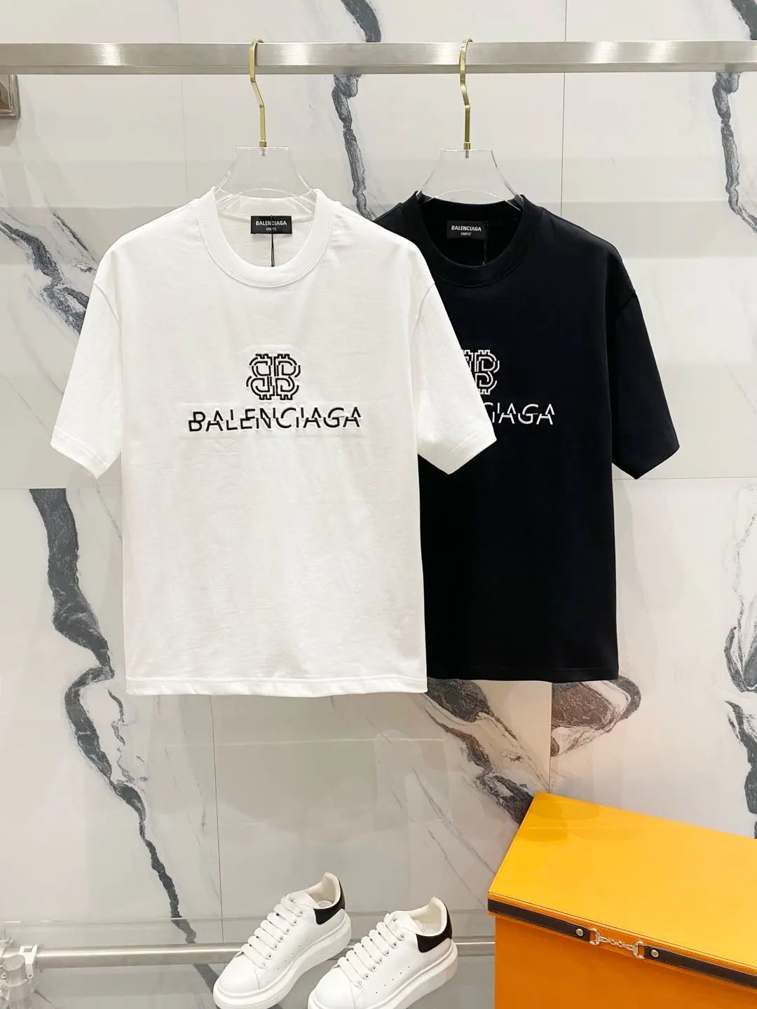 Balenciaga T-shirt Unique Asymmetric Embroidery BB Letters LOGO Logo Crew Neck Short Sleeve25ss New pure cotton T Unisex T-Shirt OS Loose Fit Base Shirt Top T-Shirt Short Sleeve
