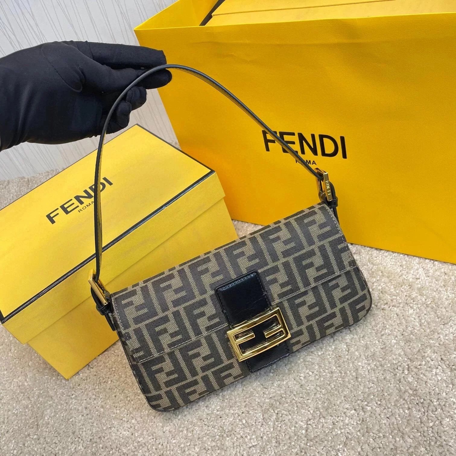 FENDI Women's Bag Top version Underarm Bag Middle-Ancient Classic Double F Presbyopic vintage Baguette Canvas Original Leather Calfskin Portable Shoulder Bag FF Buckle Brown Flip Vintage Women's Bag Cosmetic Bag Lunch Box Bag Crossbody Bag