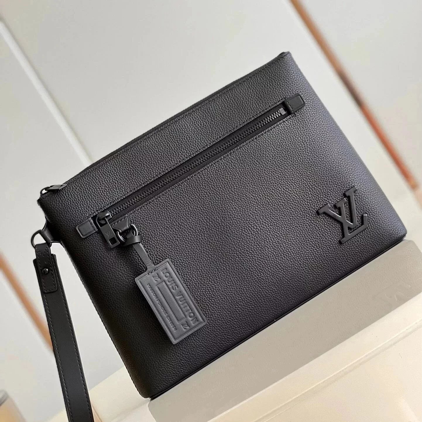 Louis Vuitton LV Wallets/Clutches 【Original Factory zp Level】M69837Men's Leather Clutch IPAD Protective Sleeve Buggy Bag aerogarmtakeoff Clutch Underarm Bag Litchi Pattern First Layer Cowhide Letter Tag M81735Green M69837Blue M69837Yellow M6983