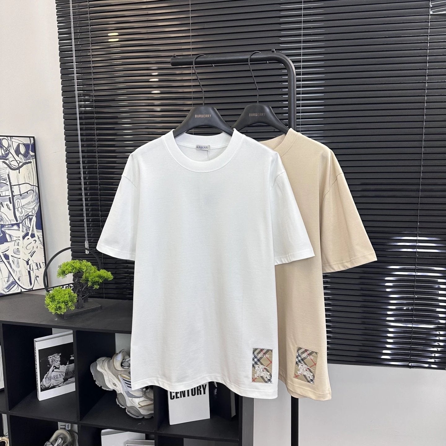 Gucci T-shirt Top version BBR Burberry Plaid Embroidered Icon War Horse logo round Neck Short Sleeve25ss New Pure Cotton Unisex Style T T-shirt OS Loose Fit Base Shirt B Home Top Half Sleeve T-Shirt