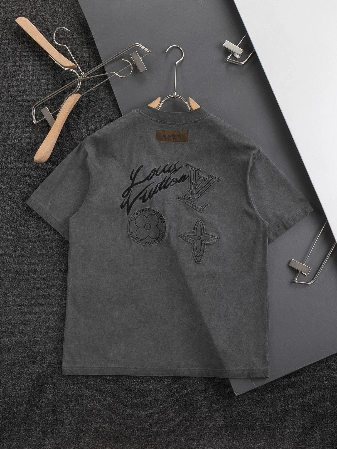 Louis Vuitton LV T-shirt Back Cut Clover Letter Patch logo round Neck Short Sleeve25ss New Pure Cotton Unisex Style T Casual T-Shirt Base Layer Shirt OS Loose Fit Half Sleeve Top Plus Size