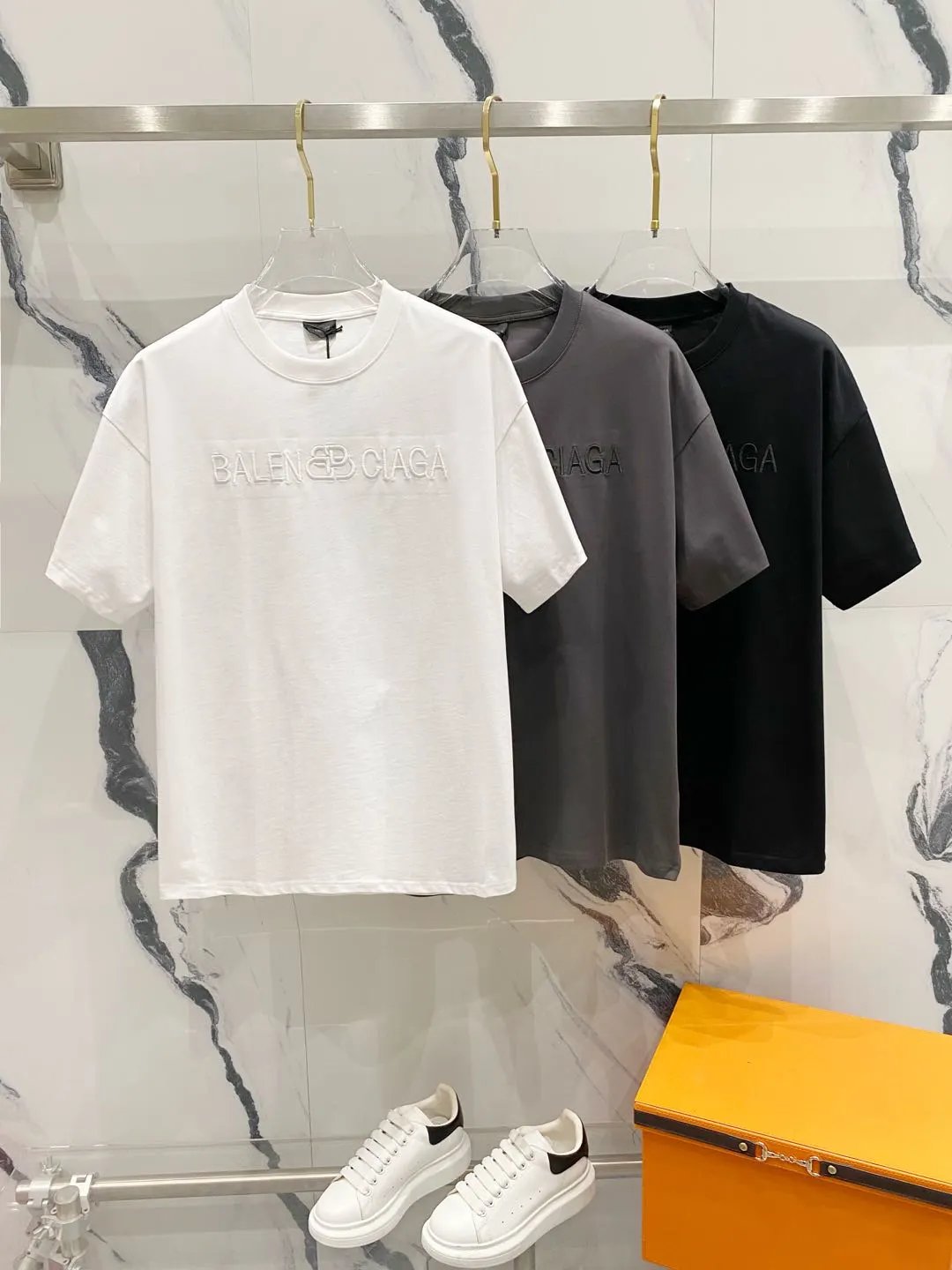 Balenciaga T-shirt Alphabet letters LOGO Embroidered Round Neck Short Sleeve with Lock Button25ss New pure cotton T Unisex T-Shirt OS Loose Fit Base Shirt Top T-Shirt Short Sleeve