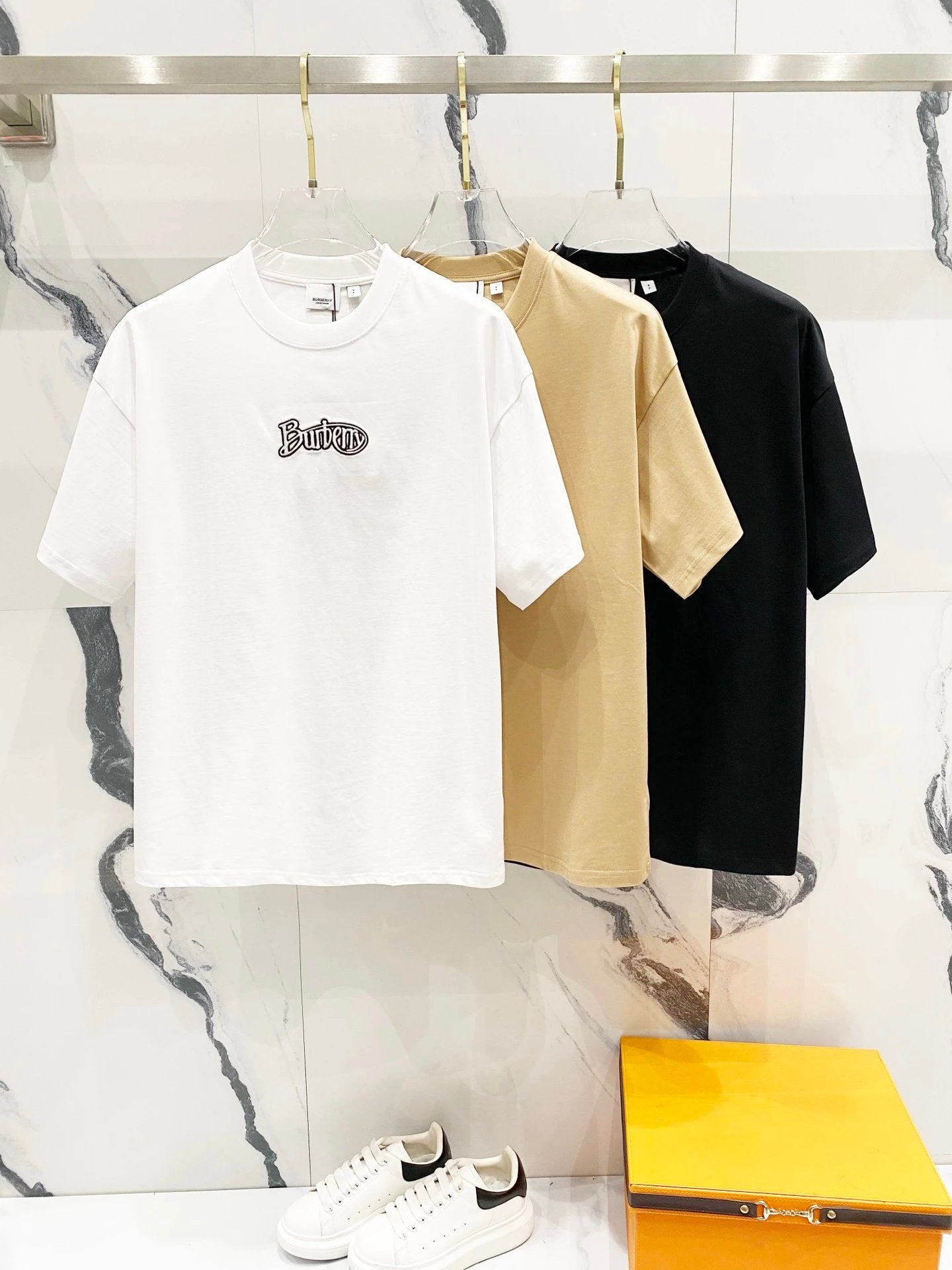 Burberry T-shirt Chest Letter Embroidery logo round Neck Short Sleeve25ss New Pure Cotton Unisex Style T Casual T-Shirt Base Layer Shirt OS Loose Fit Half Sleeve Top Plus Size
