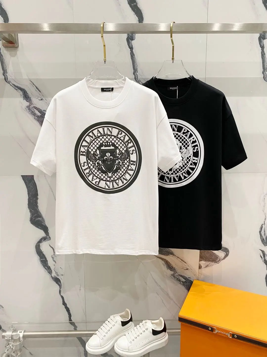 Balmain T-shirt Angel Shield Letter LOGO Printed round Neck Short Sleeve25ss New Pure Cotton Unisex Style T T-shirt OS Loose Fit Base Shirt Top Half Sleeve T-Shirt