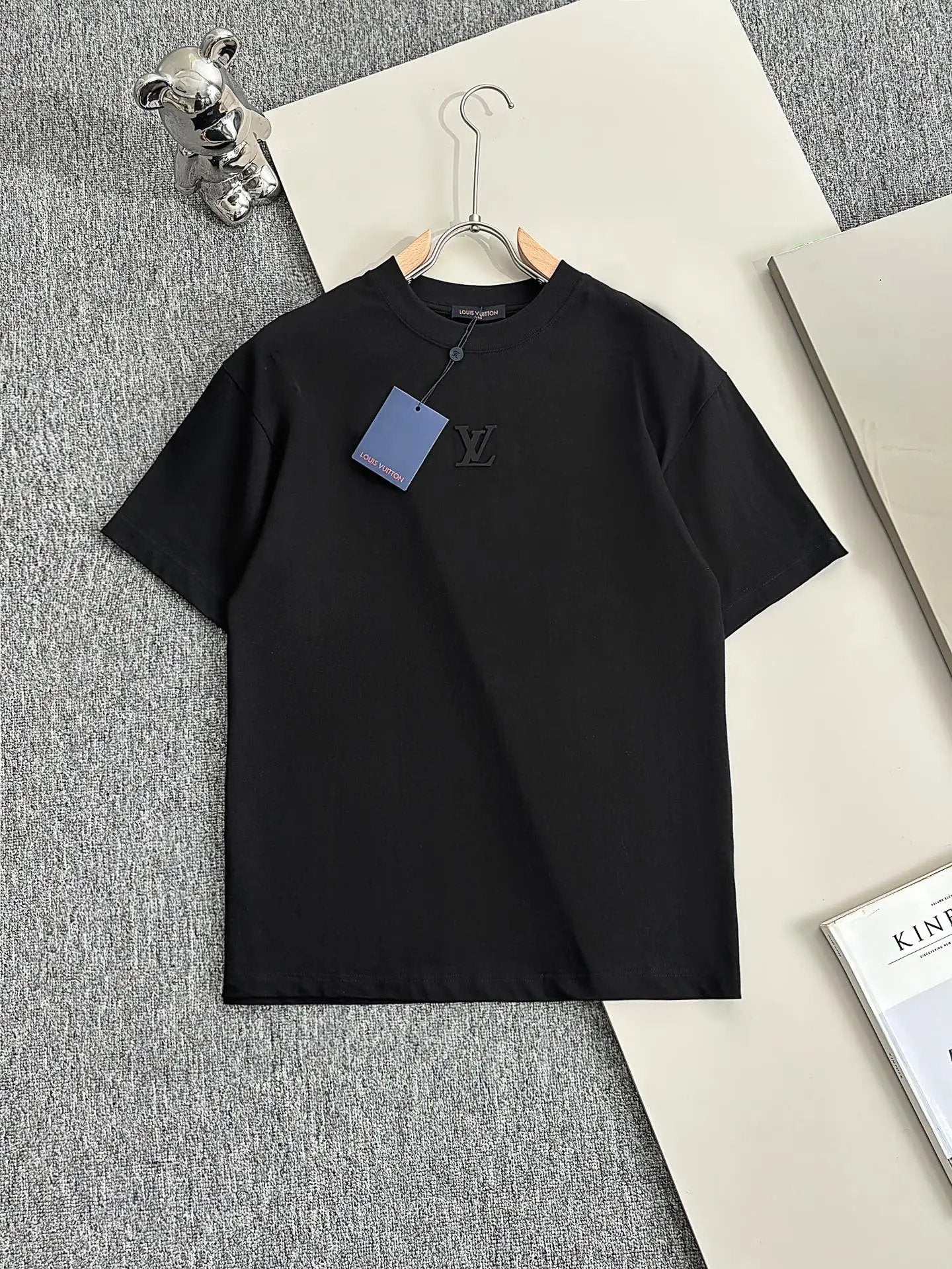 Louis Vuitton LV T-shirt 3D Letter Embossed Back logo round Neck Short Sleeve25ss New pure cotton T Unisex T-Shirt OS Drop Shoulder Loose Fit Base Shirt Top T-Shirt Short Sleeve