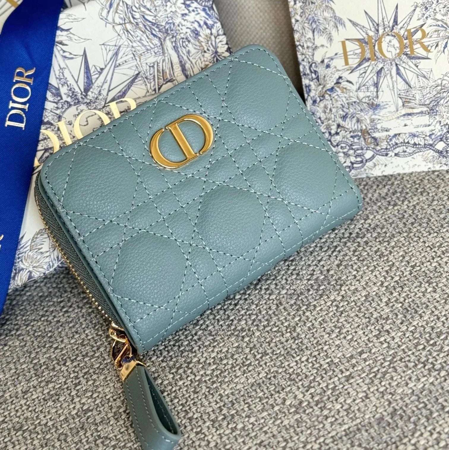 Dior Women's Bag Top version 【Highest Version Original Leather】New Ladies Card Holder CaroDandelion Card Clamp Short Wallet Wallet Zipper Wallet Men's Wallet Women's Wallet Size Applicable Wallet Coin Purse Card Holder