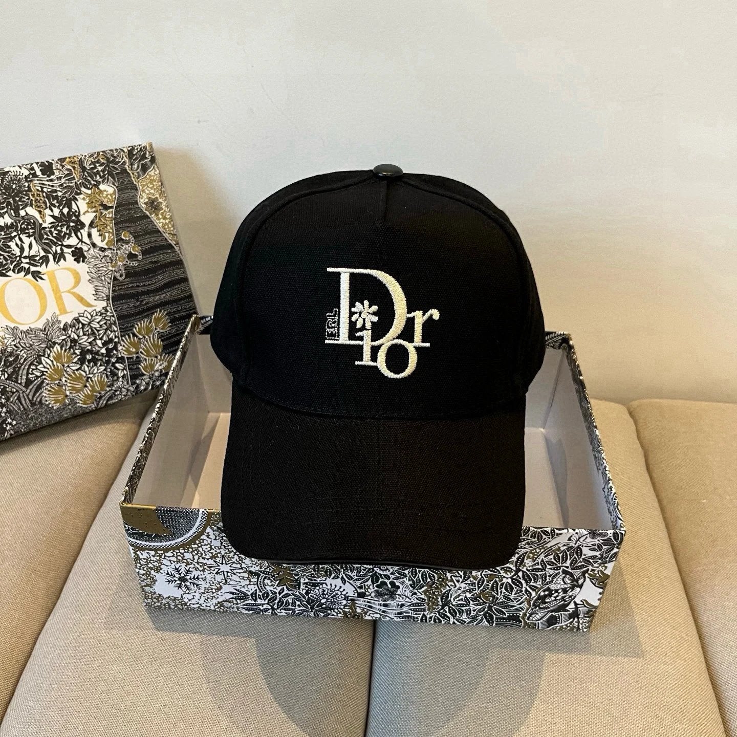 Dior Hat Letter Embroidery logo Baseball Cap Sunshade Sun Protection Duckbill Cap Slimming Face Curved Brim Versatile Large Head Circumference Sports Hat Unisex Couple Style