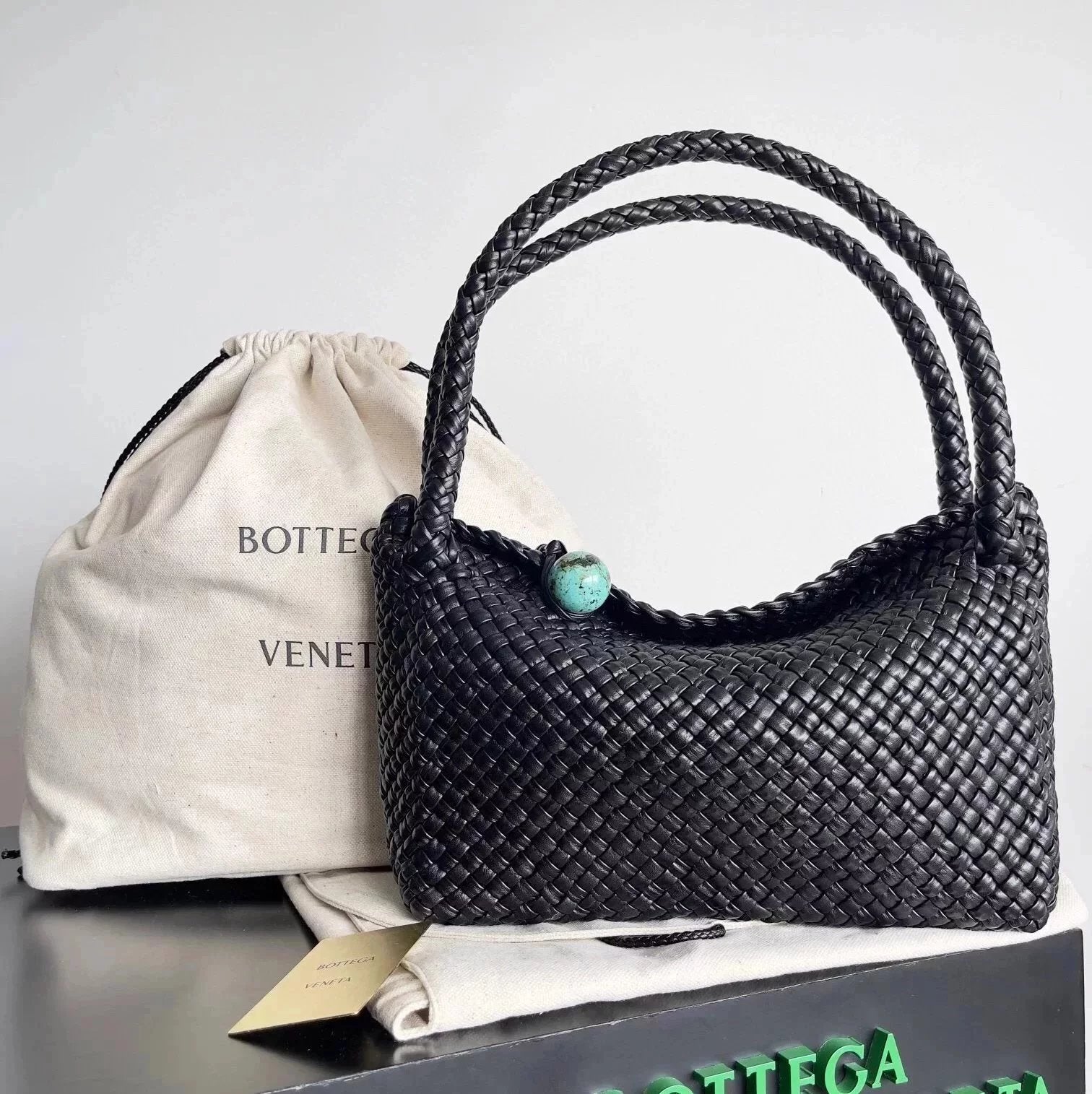 Bottega Veneta Women's Bag Top version 2023Winter Series/The Most Artistic Embodiment Tosca Handbag Metal Golden Ball Replaced with Malachite Collection Grade Woven Bag Hand Woven Handbag