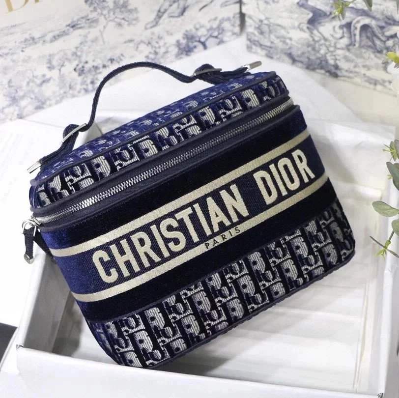 Dior Women's Bag Top version 【Original Order】2021New Women's Bag Qixi Limited Love Travel Cosmetic Bag Box Bag Shoulder Crossbody Handbag