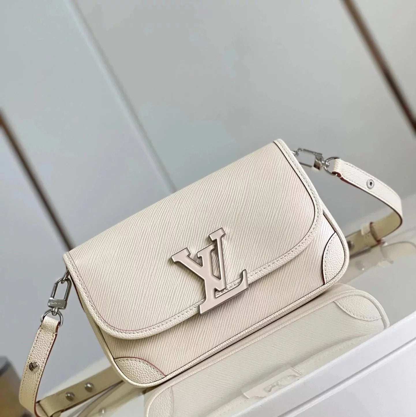 Louis Vuitton LV Women's Bag Top version 2022New Original Order BUCI Handbag Full Leather Water Ripple Stitching Lychee Pattern Women's Bag Shoulder Crossbody Portable Underarm Bag M59386Black m59457White m59459m59460Rose Red