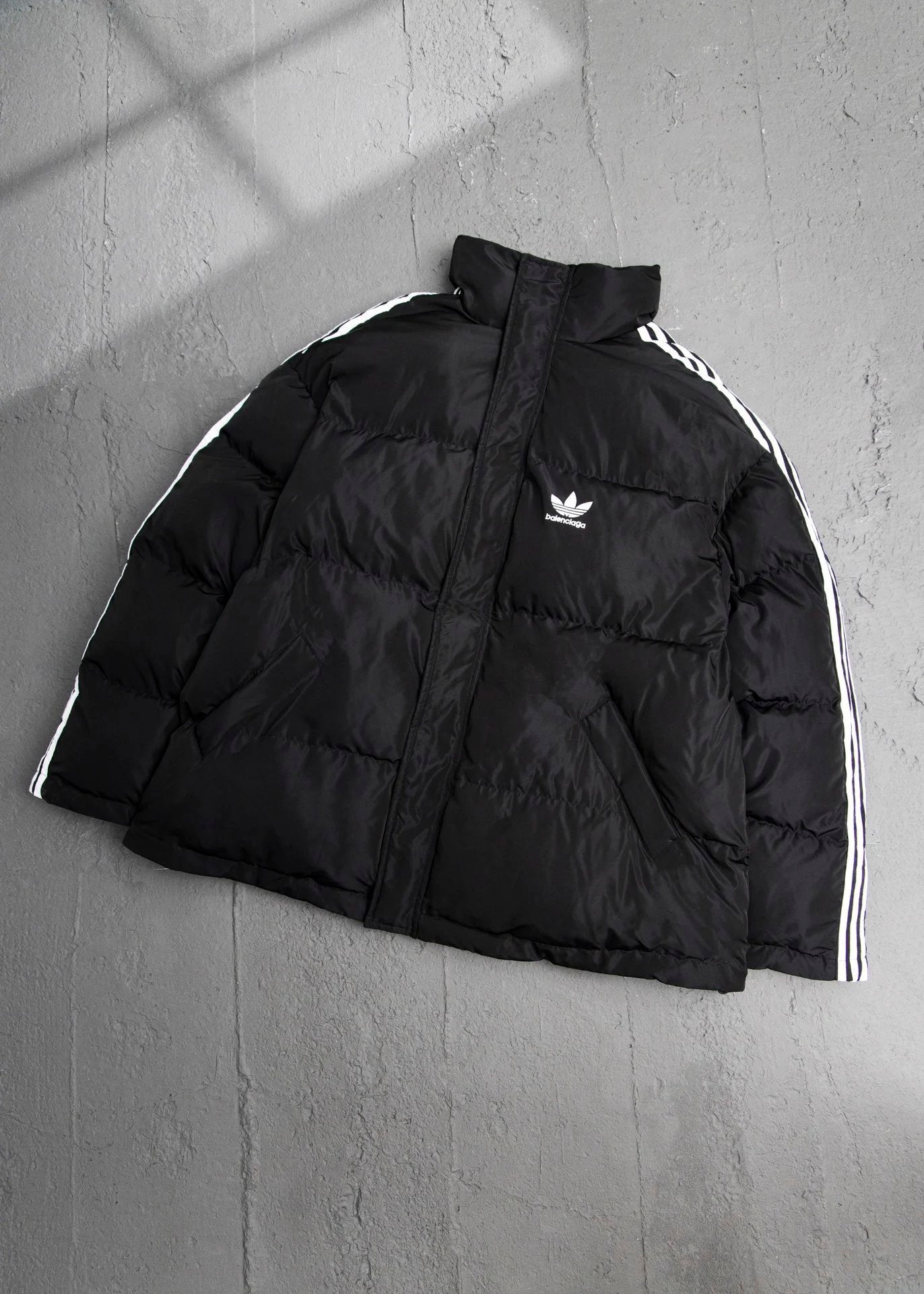 Balenciaga Down Jacket Collaboration Runway Style Three-Stripe Cocoon Down Cotton Jacket Casual Loose Stand Collar Short Bread Jacket os Unisex Cotton Jacket24ss New Winter Products