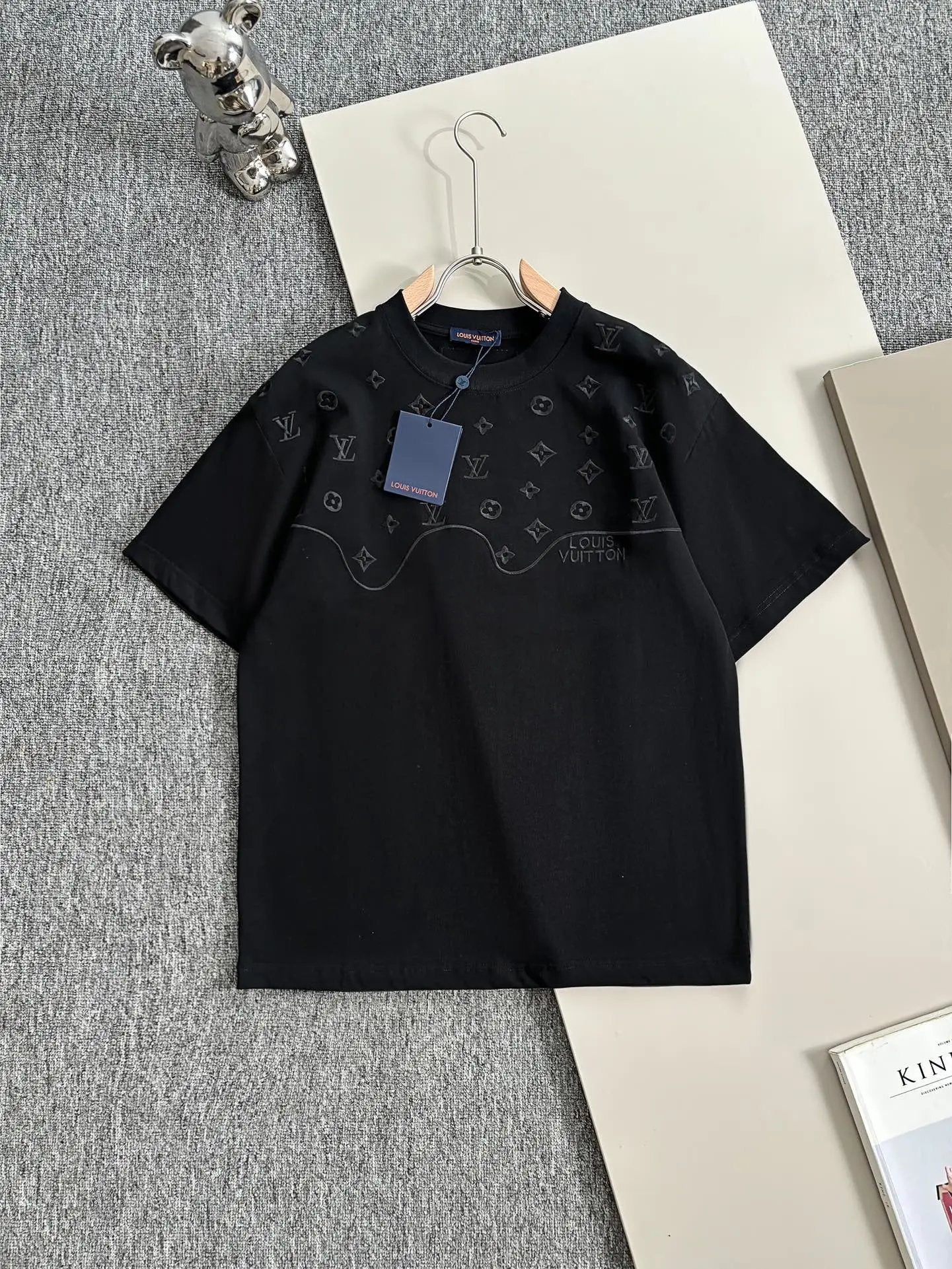 Louis Vuitton LV T-shirt Exquisite Sanskrit Embroidery on the Chest logo round Neck Short Sleeve25ss New Pure Cotton Unisex Style T Casual T-Shirt Base Layer Shirt OS Loose Fit Half Sleeve Top Plus Size