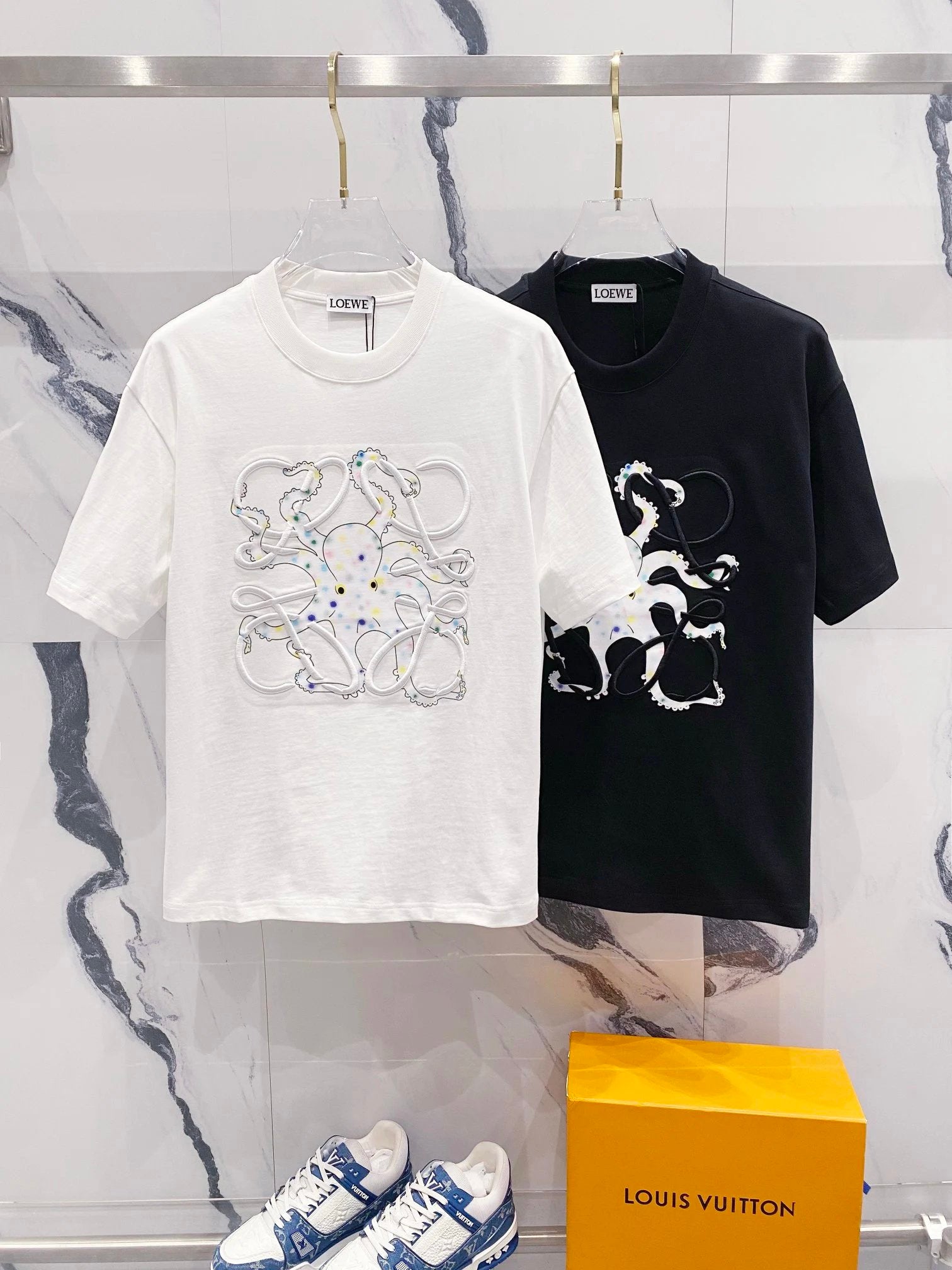LOEWE T-shirt Embroidery Totem LOGO Joint Name Octopus Printed Logo round Neck Short Sleeve25ss New Pure Cotton Unisex Style T T-shirt OS Loose Fit Base Shirt Short Sleeve Top T-Shirt
