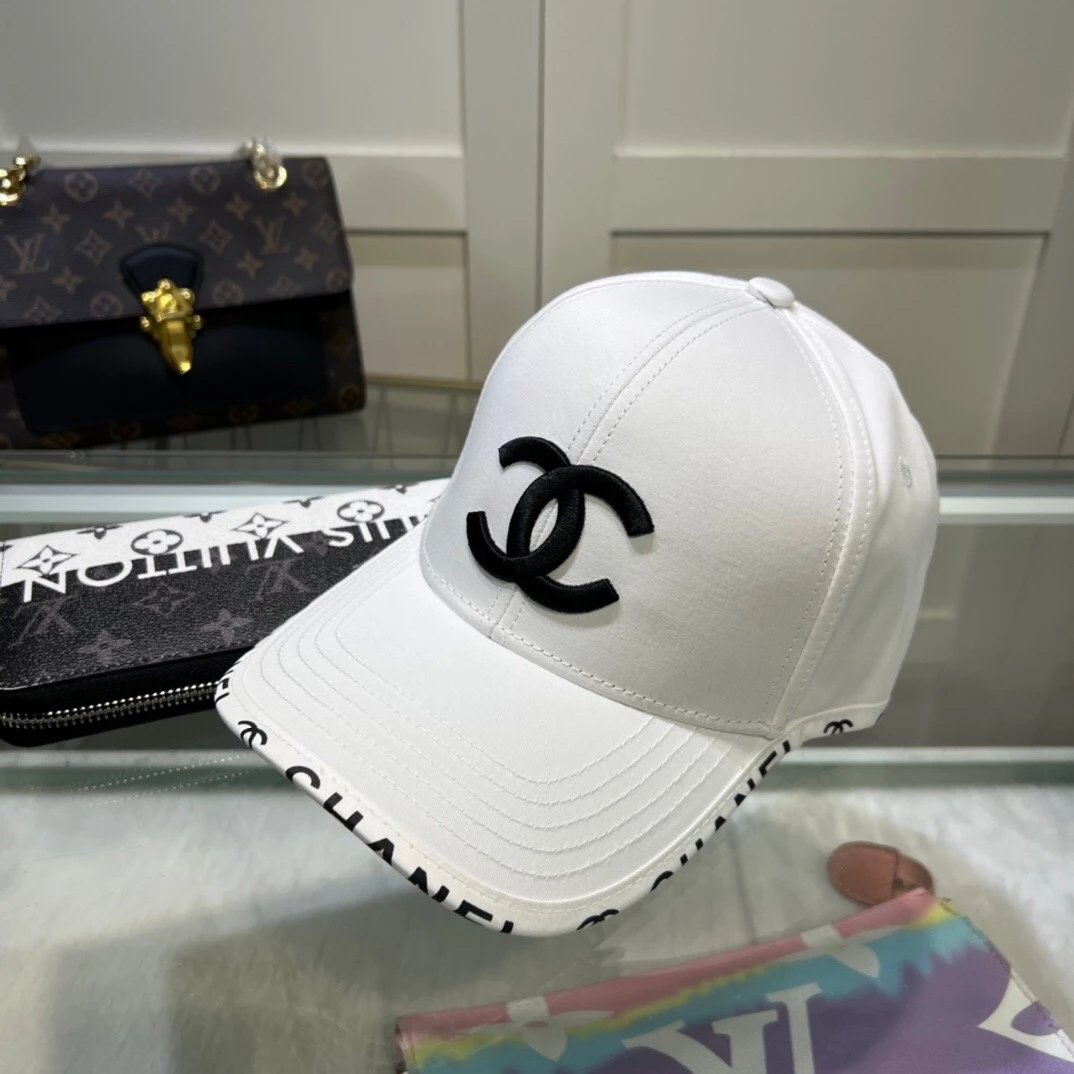 Chanel Hat High Quality New，Big Brand's Same Style Super Good Matching Peaked Cap，High Density logo The Embroidery Is Elegant and Classy. Hurry up and Buy It