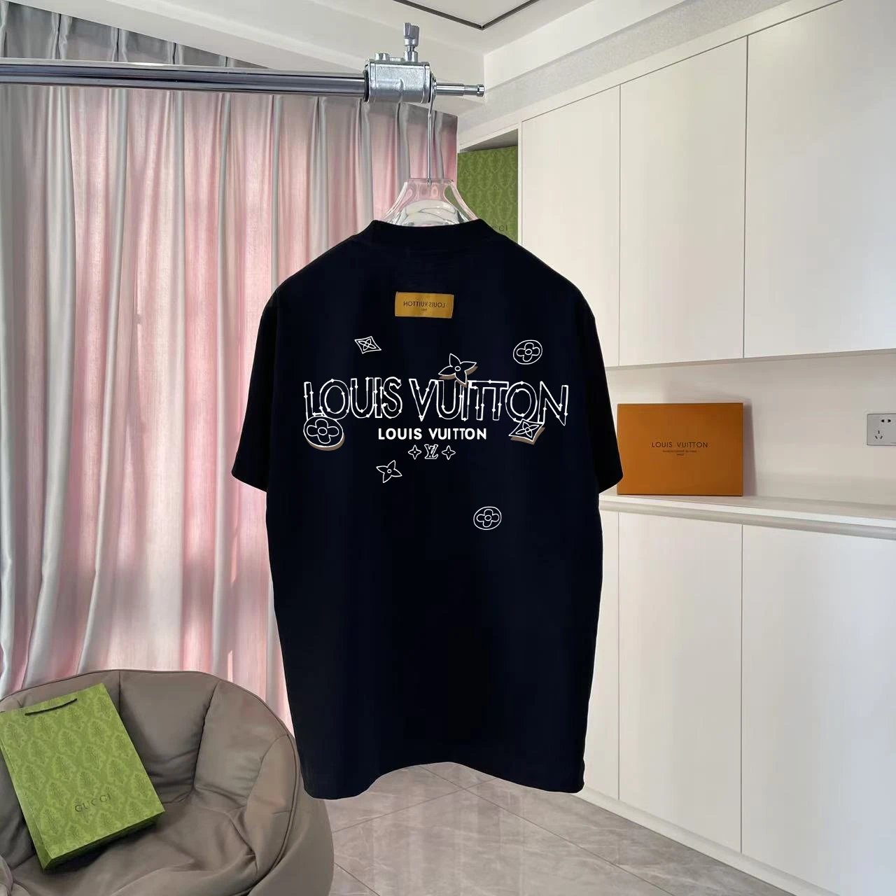Louis Vuitton LV T-shirt Unique Lettering on the Chest logo Printed Crew Neck Short Sleeve Pure Cotton T T-shirt ins Unisex Simple Summer New Casual Base Shirt T-Shirt