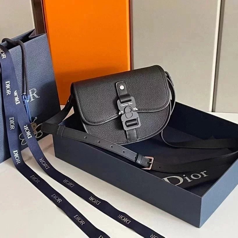 Dior Men's Bag Top version New GallopFall22Messenger bag bobby Men's Bag Presbyopic Full Leather Saddle Semicircle Hobos Shoulder Bag Messenger Bag Men's and Women's Same Style Bag