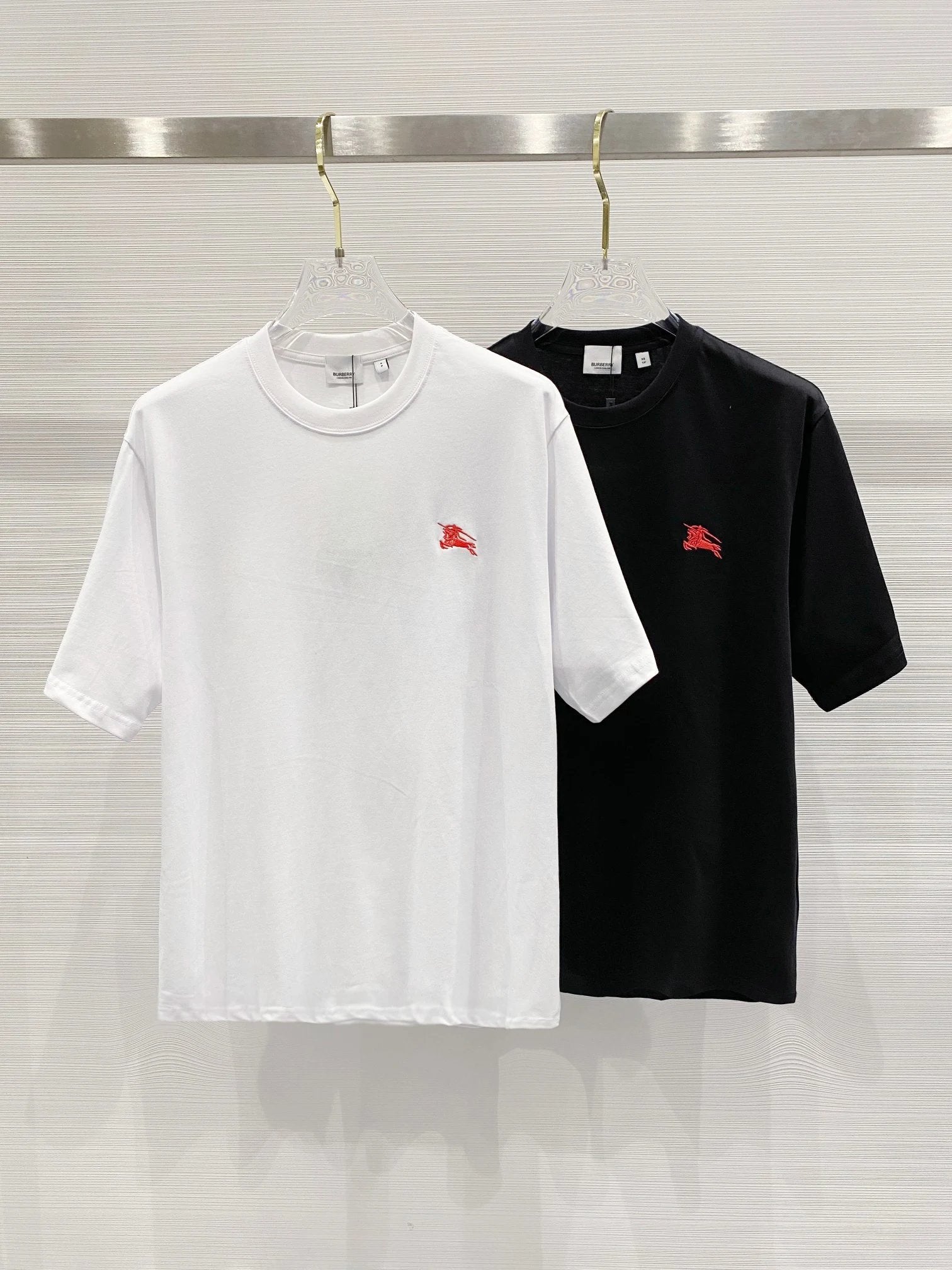 Burberry T-shirt Embroidery on the chest logo round Neck Short Sleeve25ss New Pure Cotton Unisex Style T T-shirt OS Loose Fit Base Shirt Half Sleeve T-Shirt Top Half Sleeve
