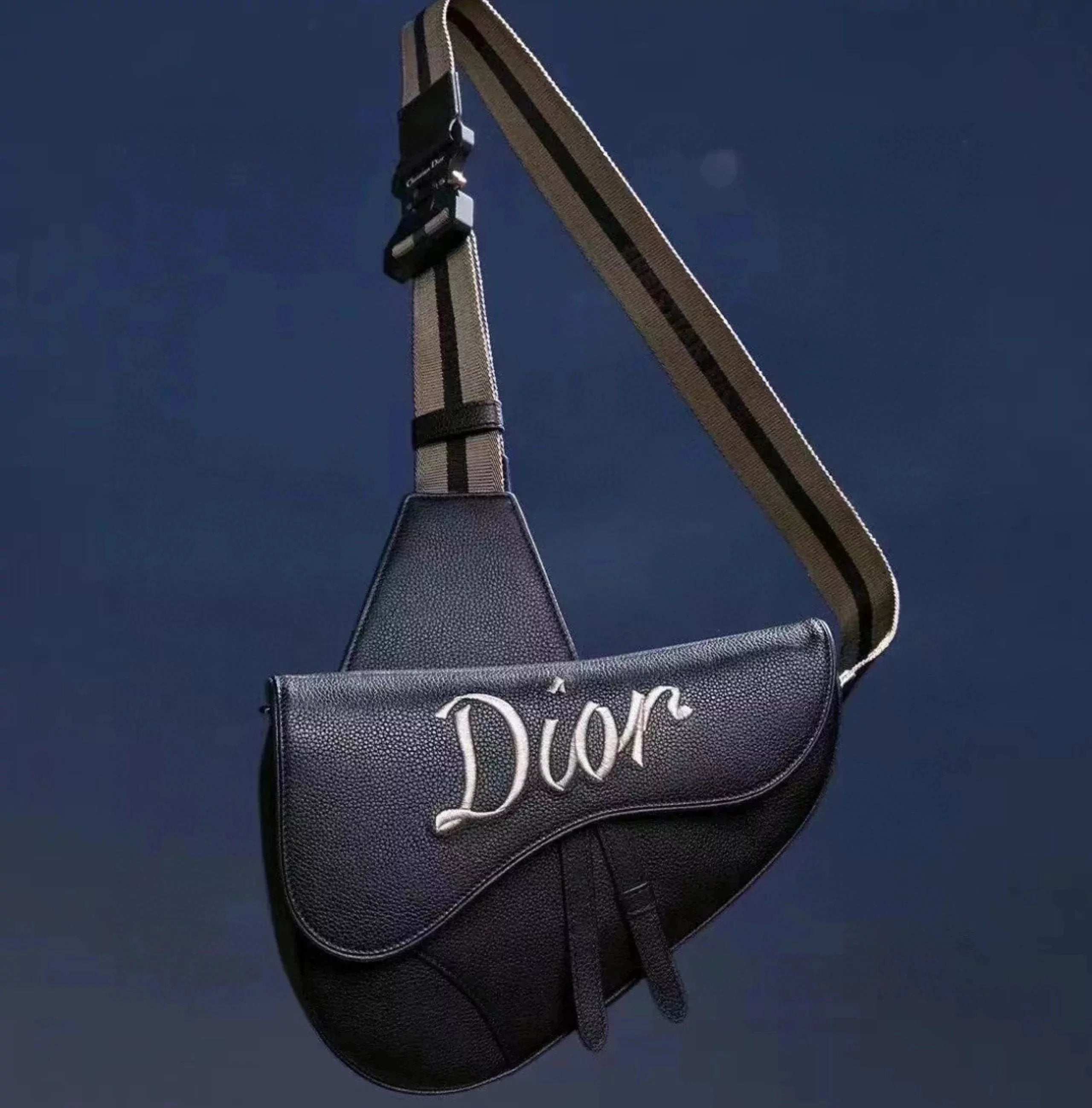 Dior Men's Bag Top version 2022New pre-fall Early Spring New saddlebag Embroidery logo Saddle Bag Handbag Messenger Bag Men's Handbag Full Leather Saddle Bag Men's Bag