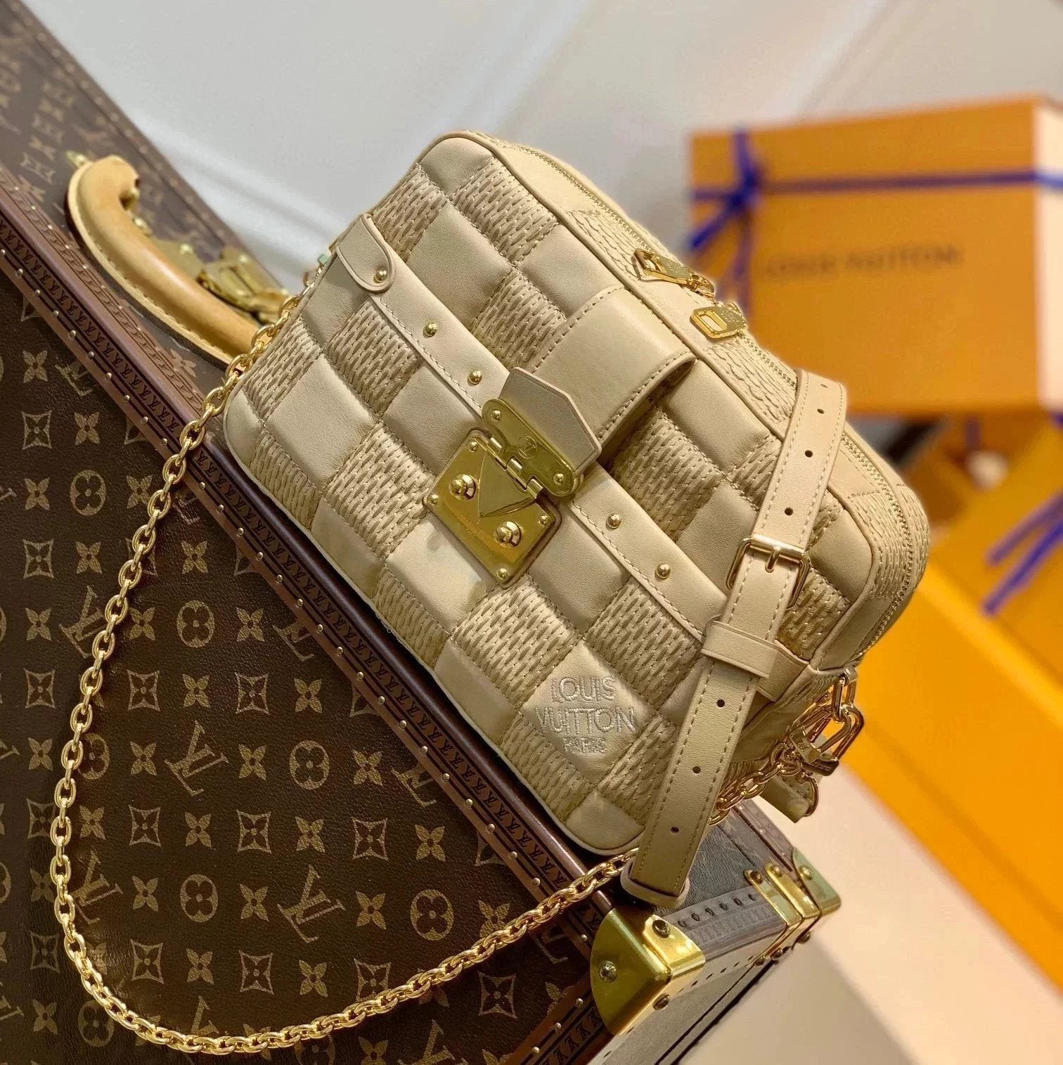 Louis Vuitton LV Women's Bag 【Original Order】TROCA Small Size Medium Handbag M59114Black m59115Blue m59118Peach pink m59111Apricot trocadéro Camera Bag2021New Shoulder Messenger Bag Women's Twist Lock Bag S-lock Lock Rivet Plaid Bag Chain Bag Shoulder Bag