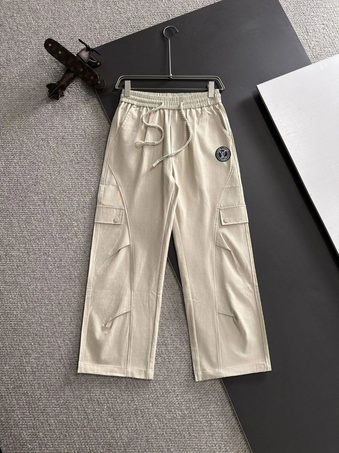 Louis Vuitton LV Sweatpants Family Initial Circle Letters logo Straight Leg Long Pants Sweatpants Unisex25ss Spring Summer New Loose Fit Versatile Plus Size Casual Pants