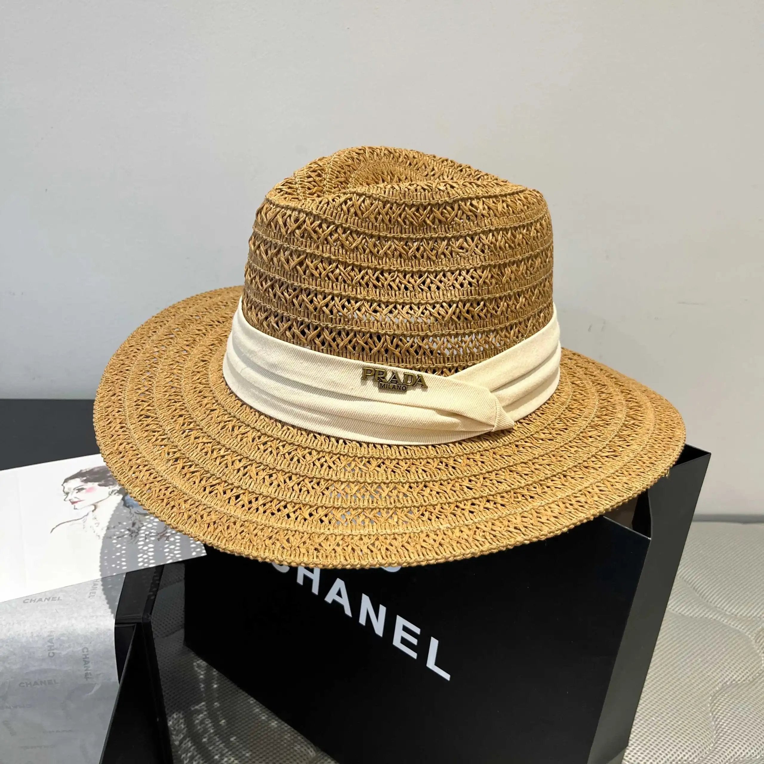 PRADA Hat Classic Letters logo Fisherman Hat Straw Hat Casual Sun Protection Outdoor Versatile UV Protection Plain Face Covering Sun Hat Flat Top Bucket Hat