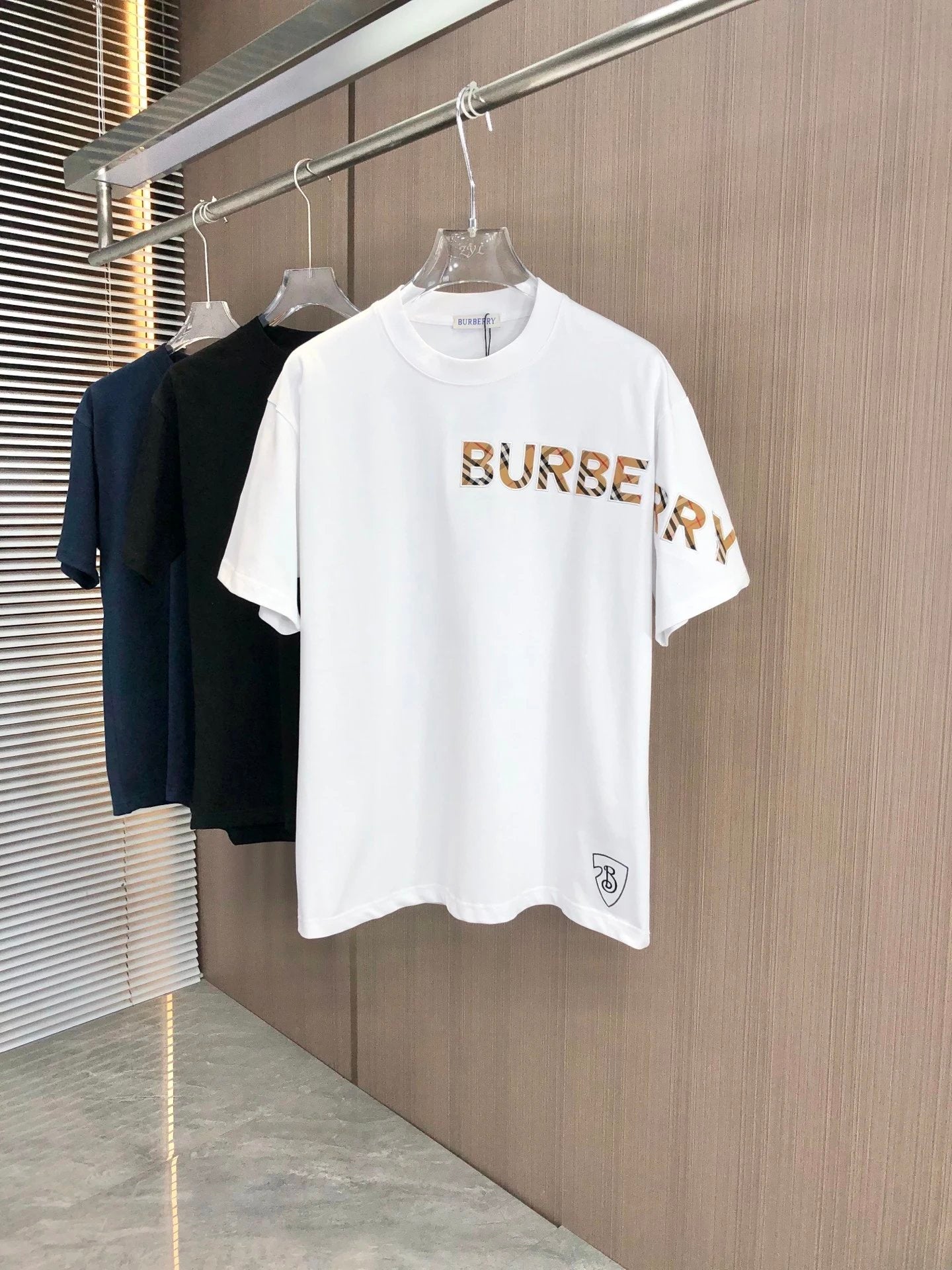 Burberry T-shirt Chest Plaid Letter Patch Embroidery logo round Neck Short Sleeve25ss New pure cotton T Unisex T-Shirt OS Loose Fit Base Shirt Top Half Sleeve T-Shirt