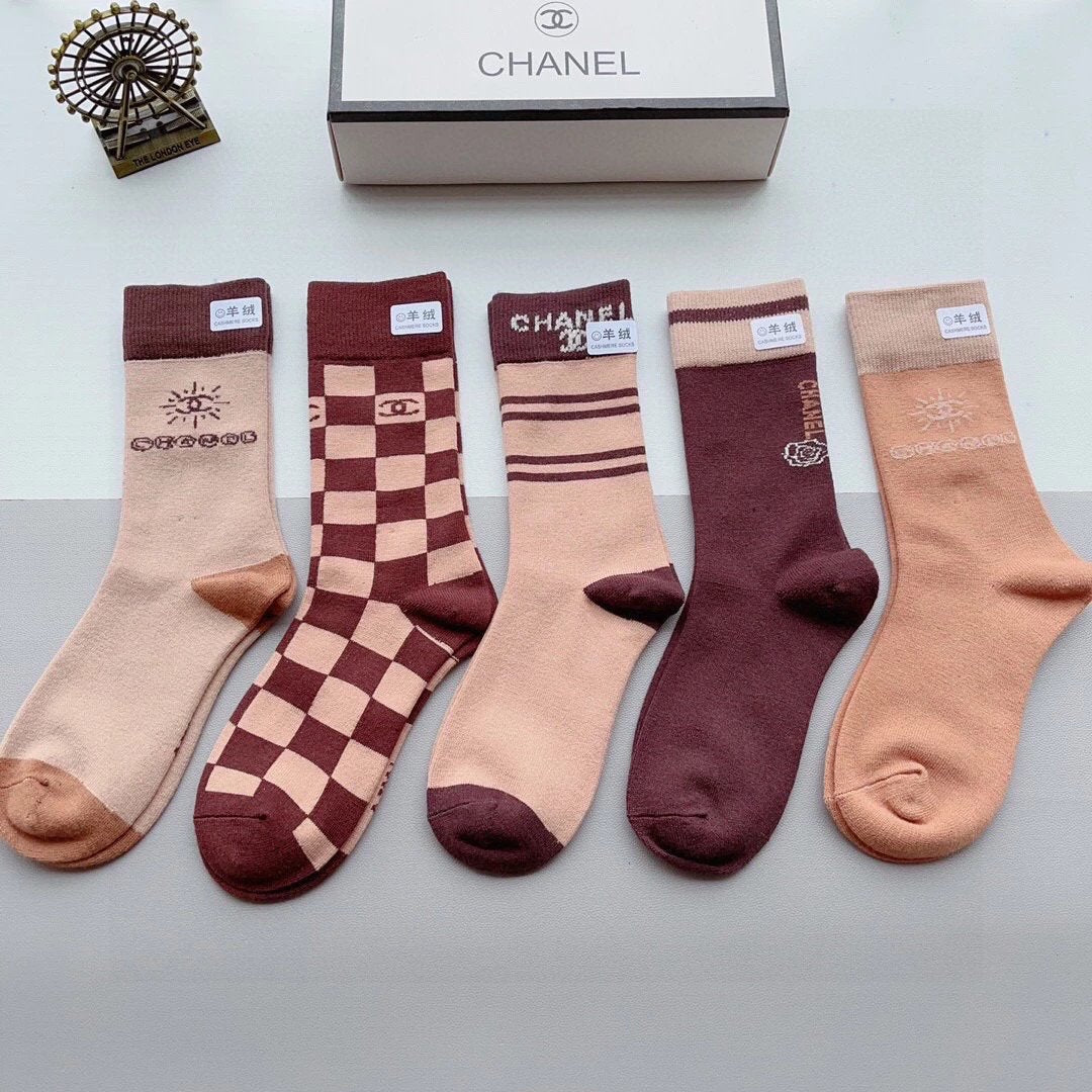 Chanel Sock Socks with Packaging（a Box5Double）High Version Cashmere Fabric，Trendy Must-Have Hot，Classic Letters logo Stockings，Personalized Fashion Versatile，