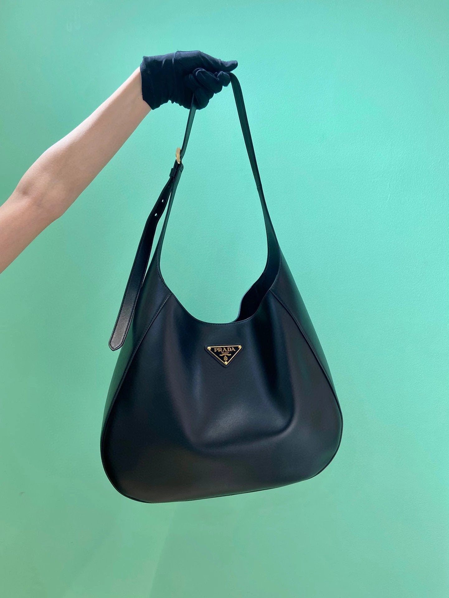 PRADA Bag Top version Zhao Zhaoyi Same Style Bag Version Latest Enamel Metal Triangle Logo Badge cleo Series Oversized Calfskin Underarm Bag Messenger Bag Shoulder Bag Underarm Bag Handbag Women's Bag1BC181