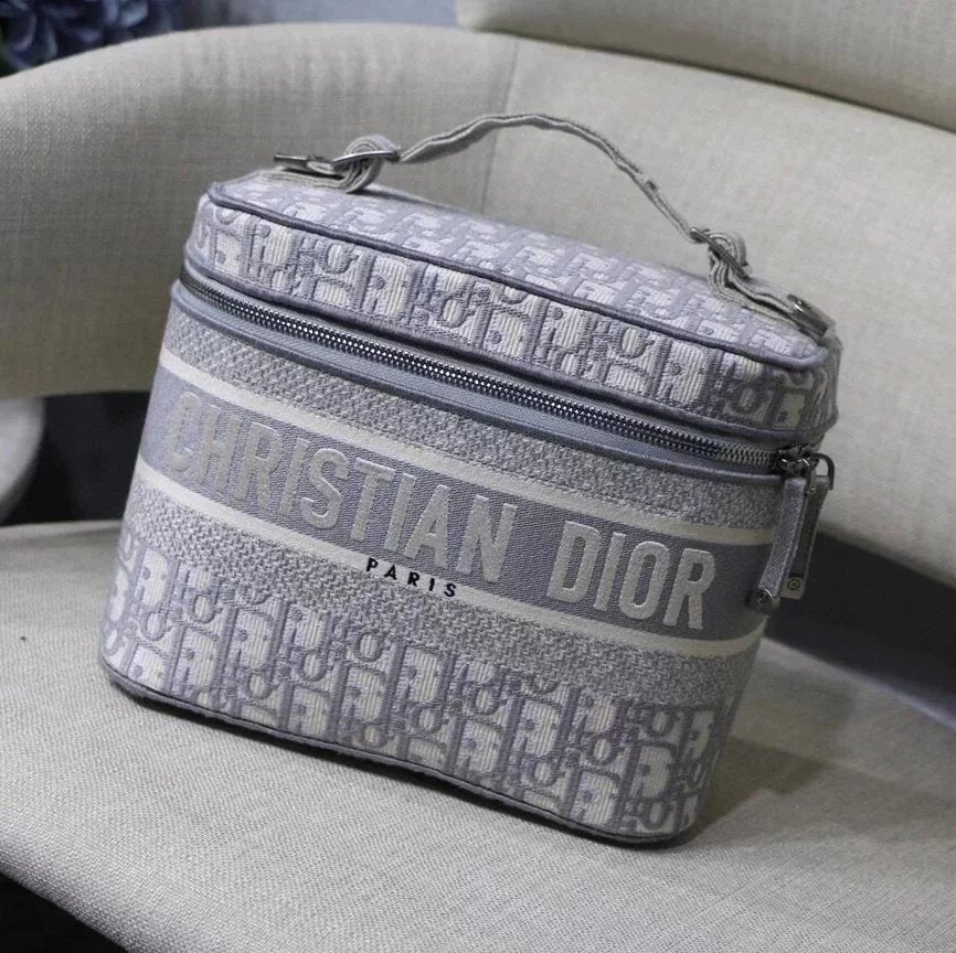 Dior Women's Bag Top version 【Original Order】2021New Women's Bag Qixi Limited Love Travel Cosmetic Bag Box Bag Shoulder Crossbody Handbag