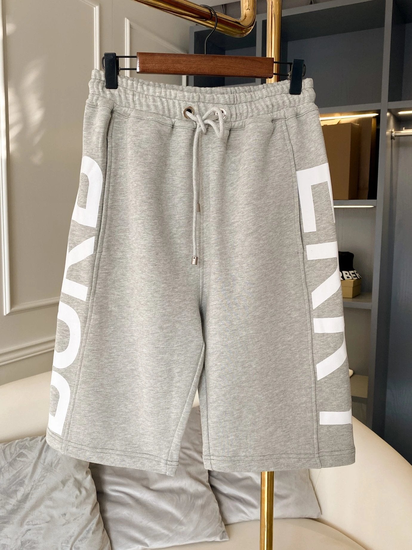 Burberry Shorts Graffiti printing logo Five-point Shorts25ss New Drawstring Casual Summer Pants5Two-in-One Casual Sweatpants for Men and Women, Pure Cotton Joggers