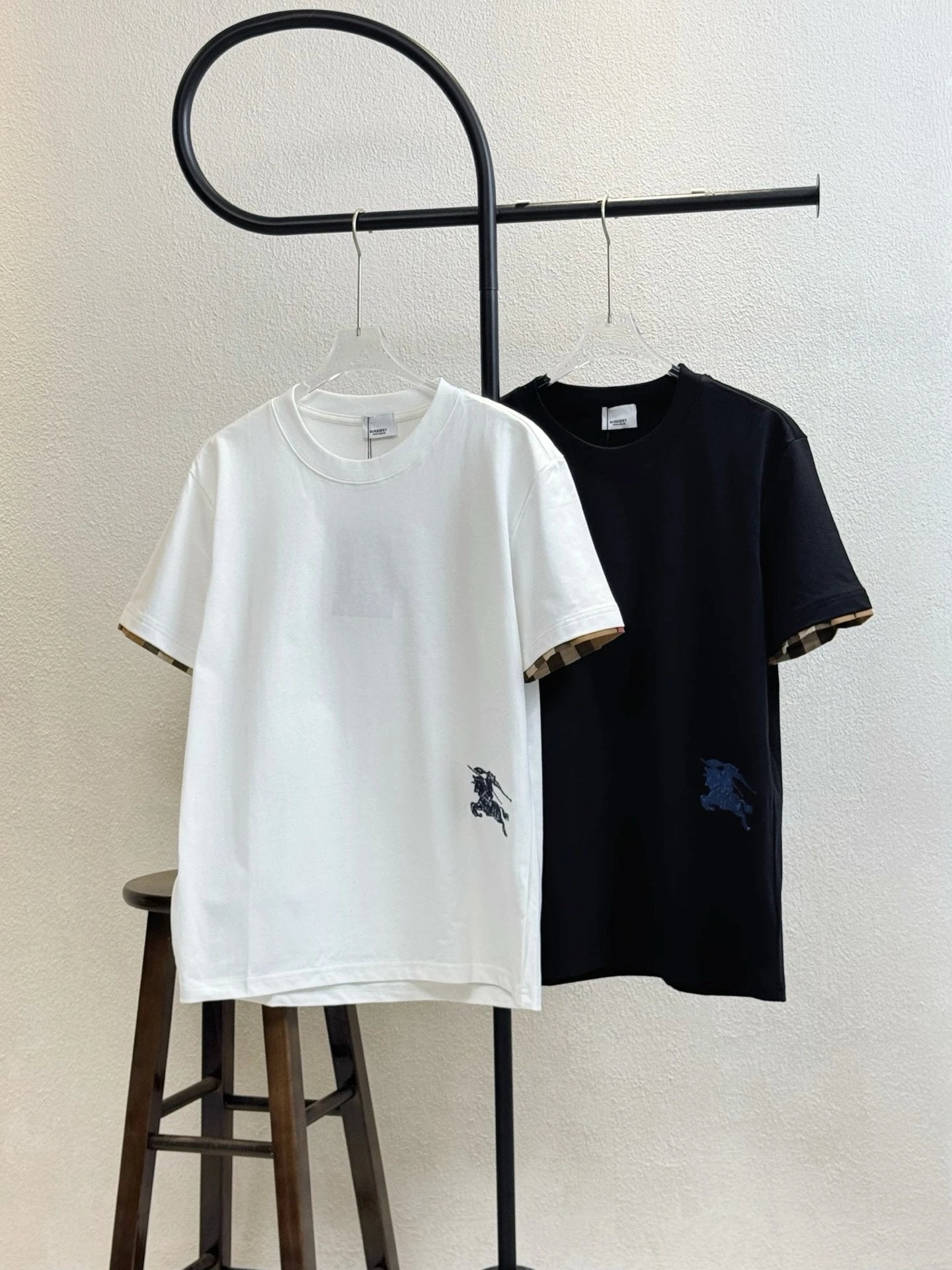Burberry T-shirt Front Knight Embroidery logo round Neck Short Sleeve25ss New Pure Cotton Unisex Style T T-shirt OS Loose Fit Base Shirt Half Sleeve T-Shirt Top Half Sleeve