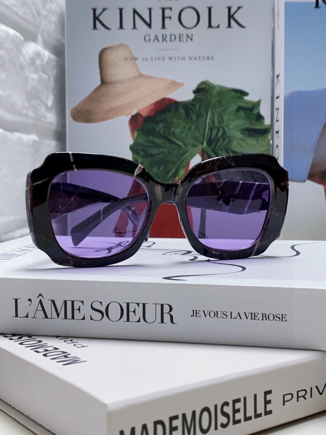 PRADA Sunglasses Letter Logo Temple Sunglasses Slimming Non-Prescription Driving Beach Fishing Women's UV Protection25ss New Sports Casual Versatile