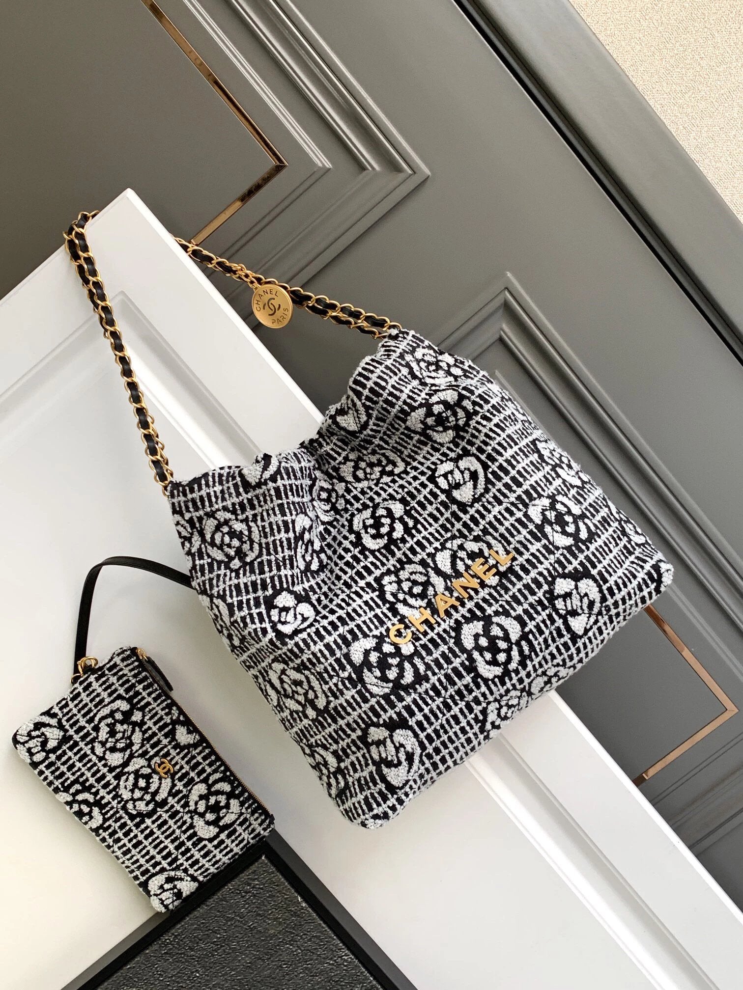 Chanel Women's Bag Top version 【Original Leather】Spot Goods23k Garbage Bag Black and White Camellia Tweed22bag Garbage Bag Garbage Pack Tote Bag
Medium39cm、Small35cm