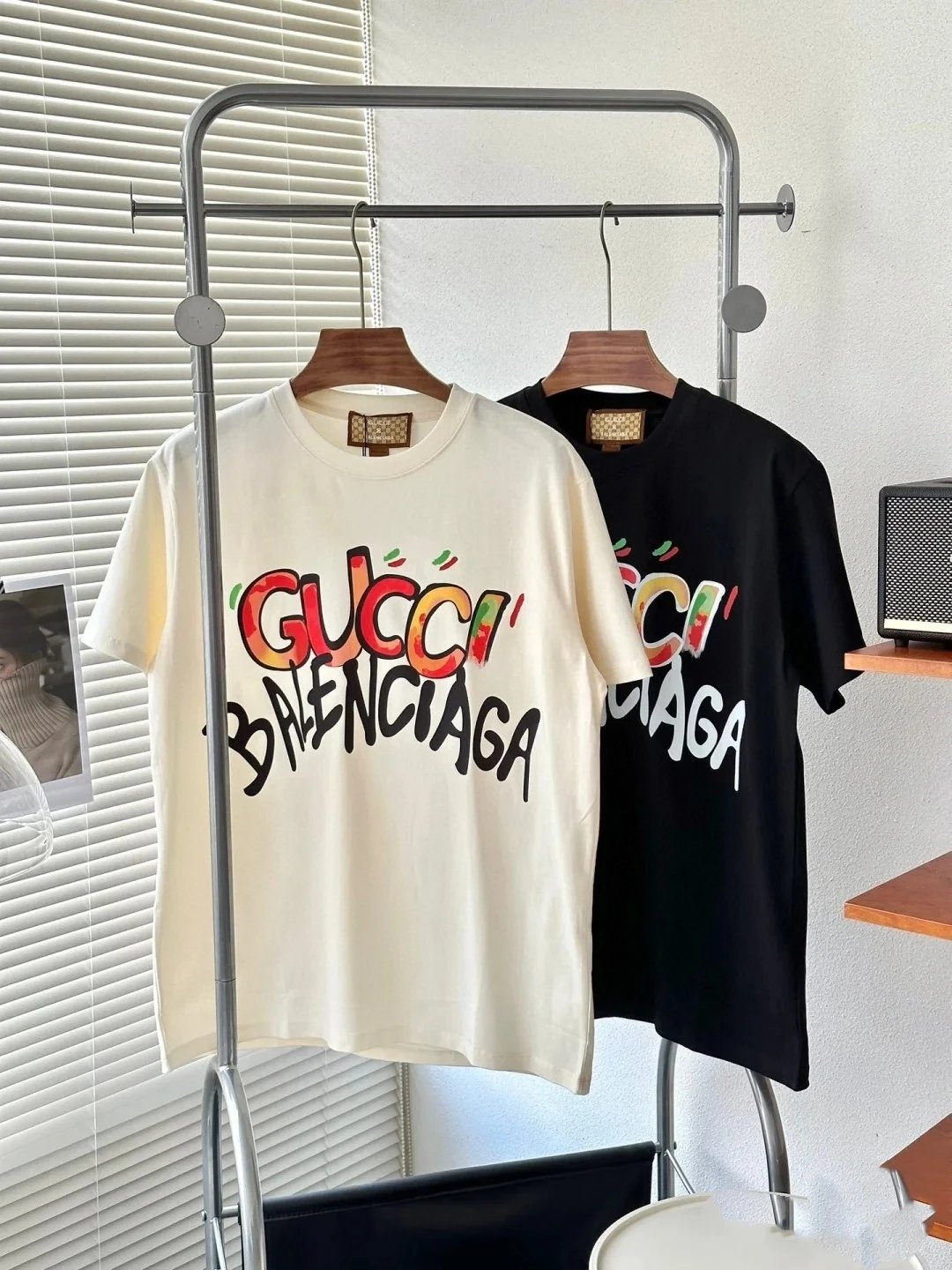 Gucci T-shirt Chest Graffiti Print logo round Neck Short Sleeve25ss New Pure Cotton Unisex Style T T-shirt OS Loose Fit Base Shirt Top Half Sleeve T-Shirt