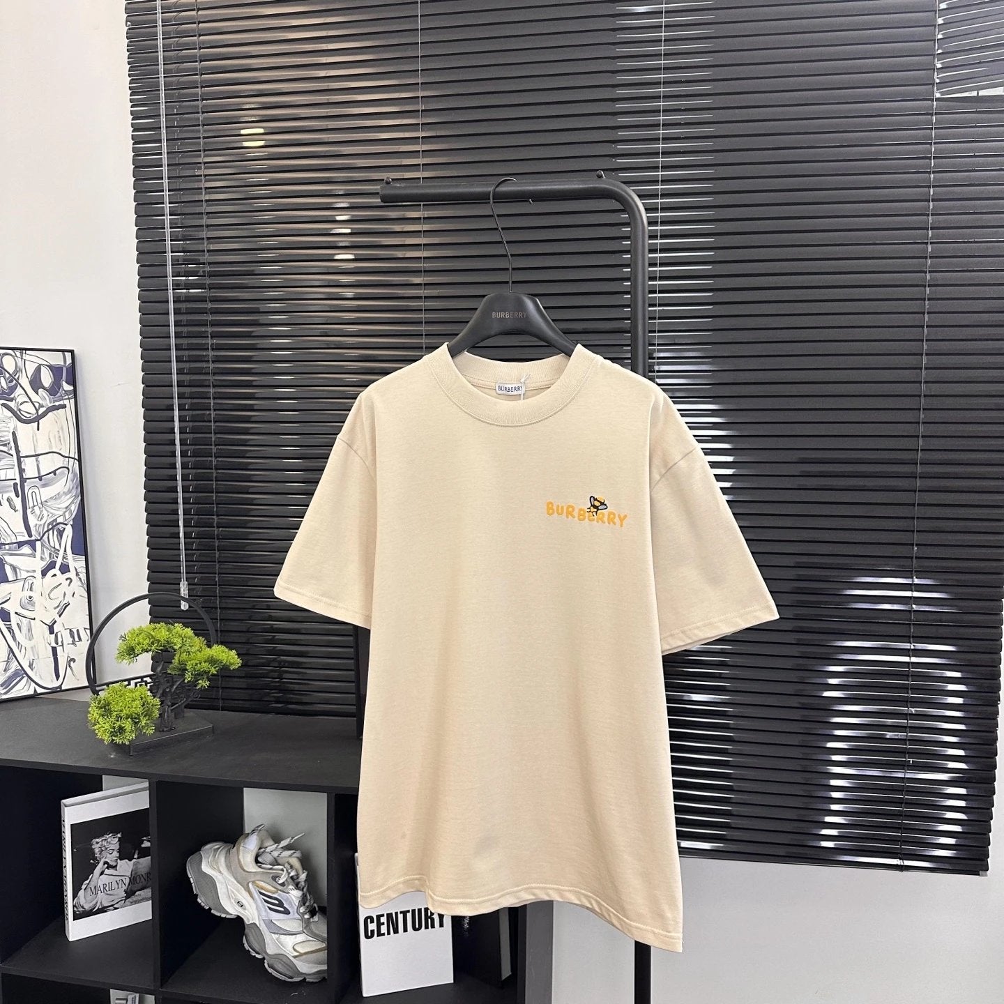 Burberry T-shirt New Bee Foam Print logo round Neck Short Sleeve25ss New pure cotton T Unisex T-Shirt OS Loose Fit Base Shirt Top Half Sleeve T-Shirt